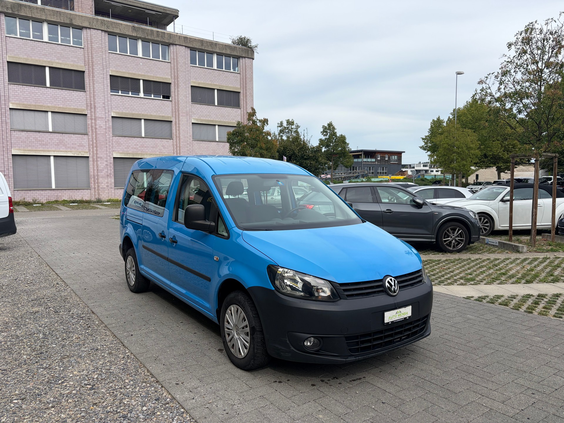VW Caddy Maxi 2.0 TDI 4Motion-image-2