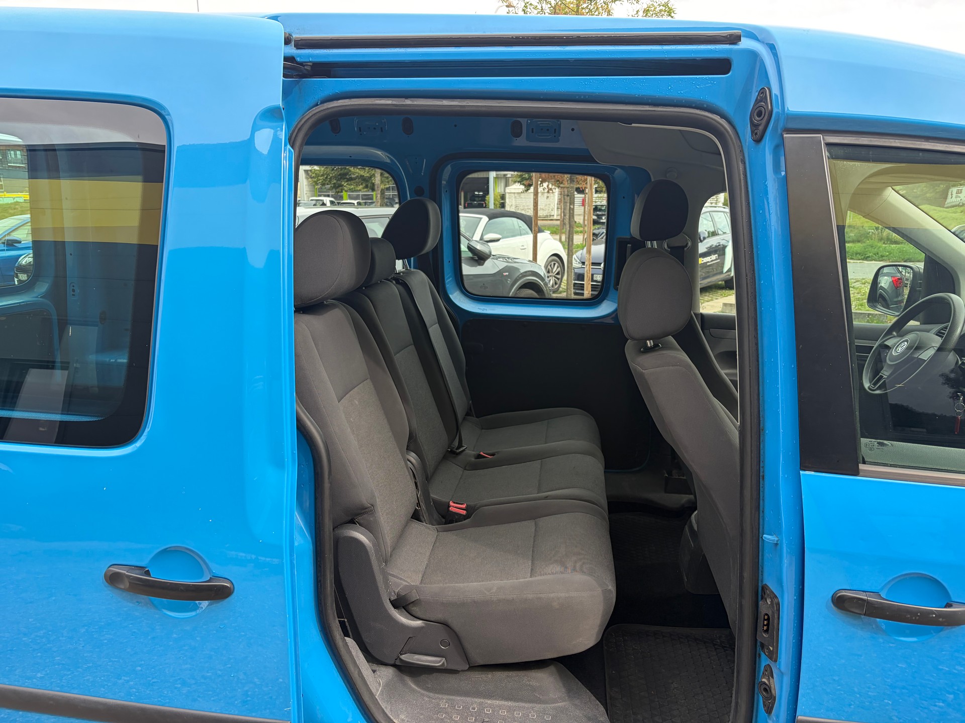 VW Caddy Maxi 2.0 TDI 4Motion-image-11