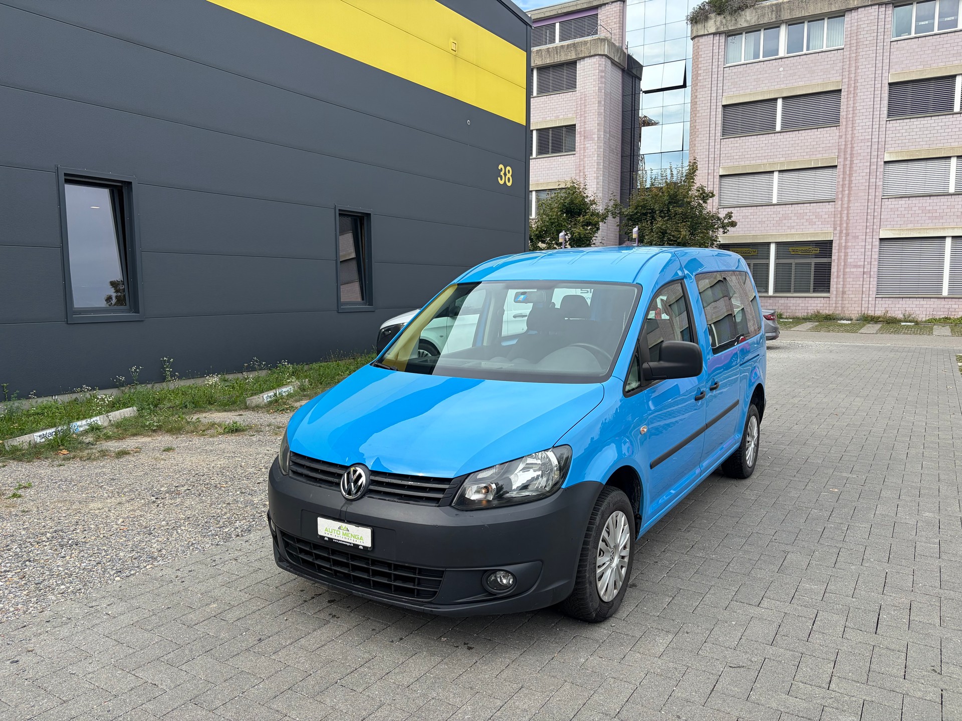 VW Caddy Maxi 2.0 TDI 4Motion-image-0