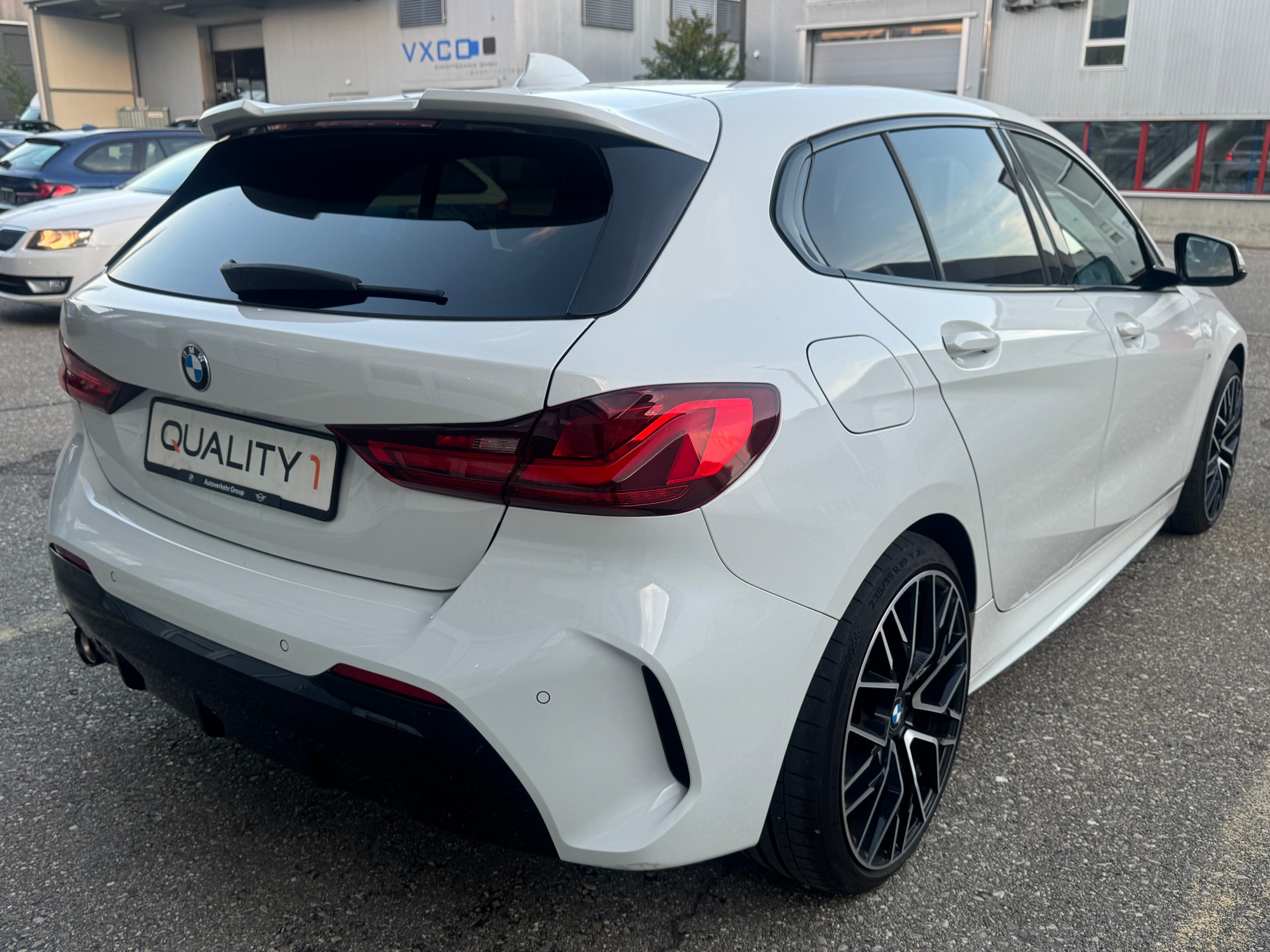 BMW 118i Pure M Sport Steptronic-image-5