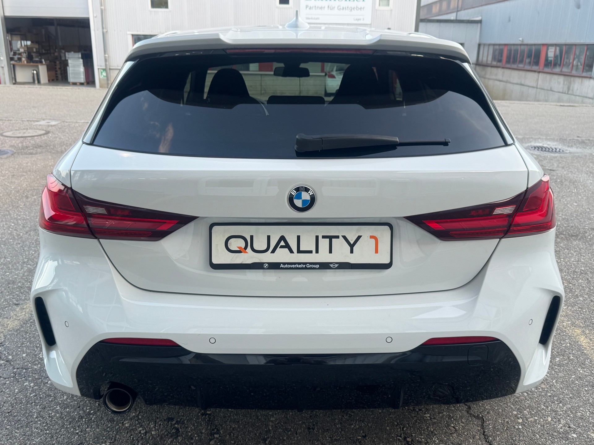 BMW 118i Pure M Sport Steptronic-image-4