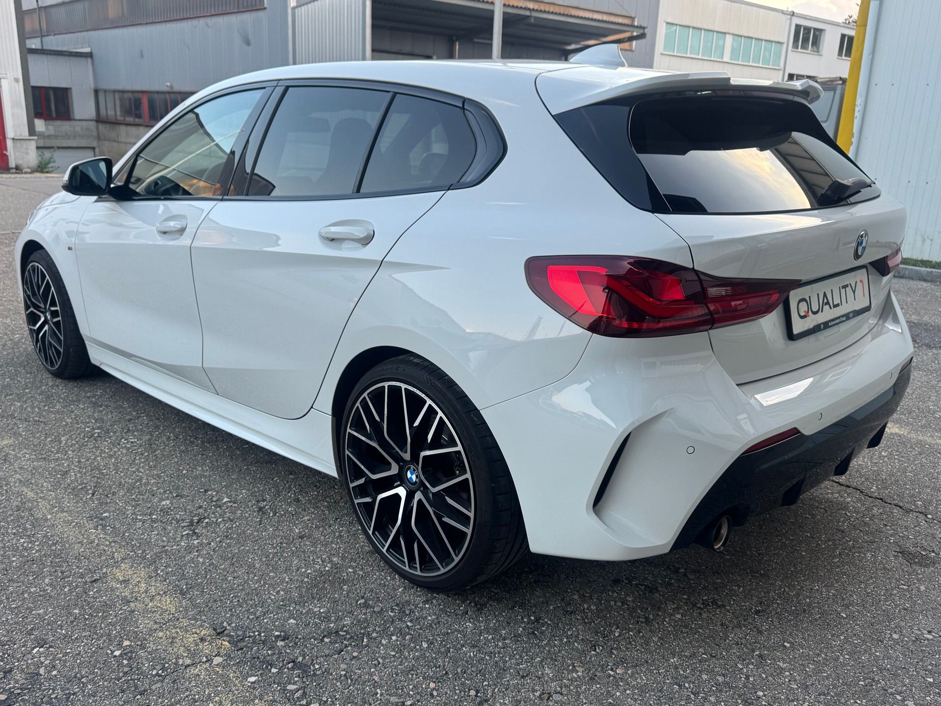 BMW 118i Pure M Sport Steptronic-image-3