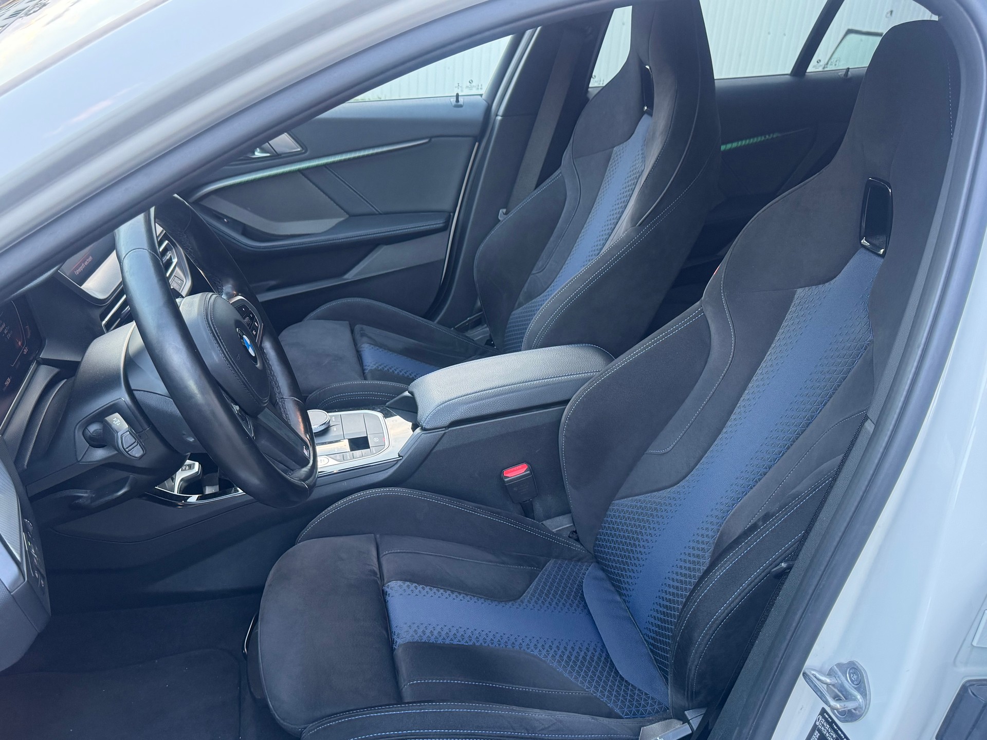 BMW 118i Pure M Sport Steptronic-image-7