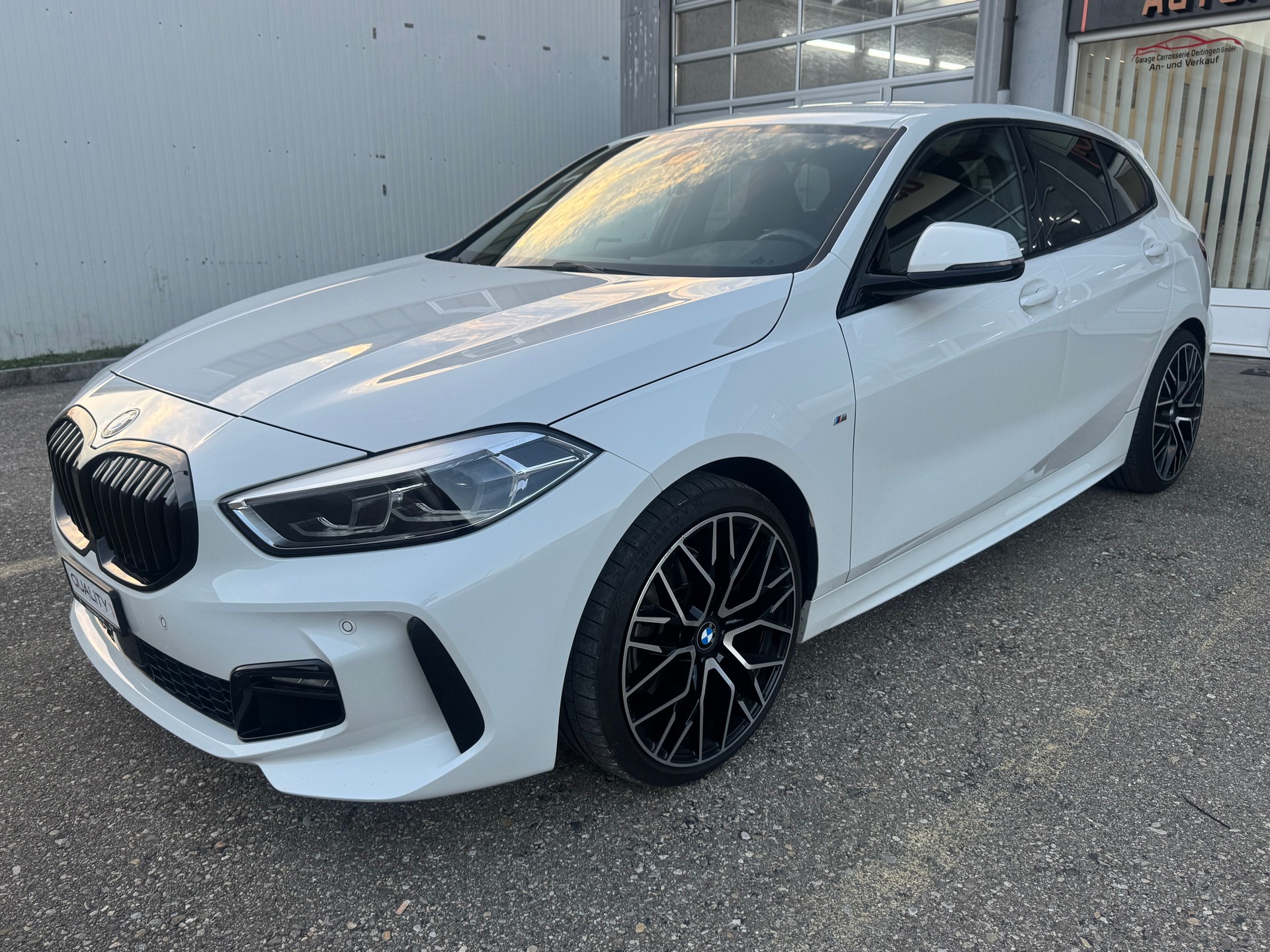 BMW 118i Pure M Sport Steptronic-image-0