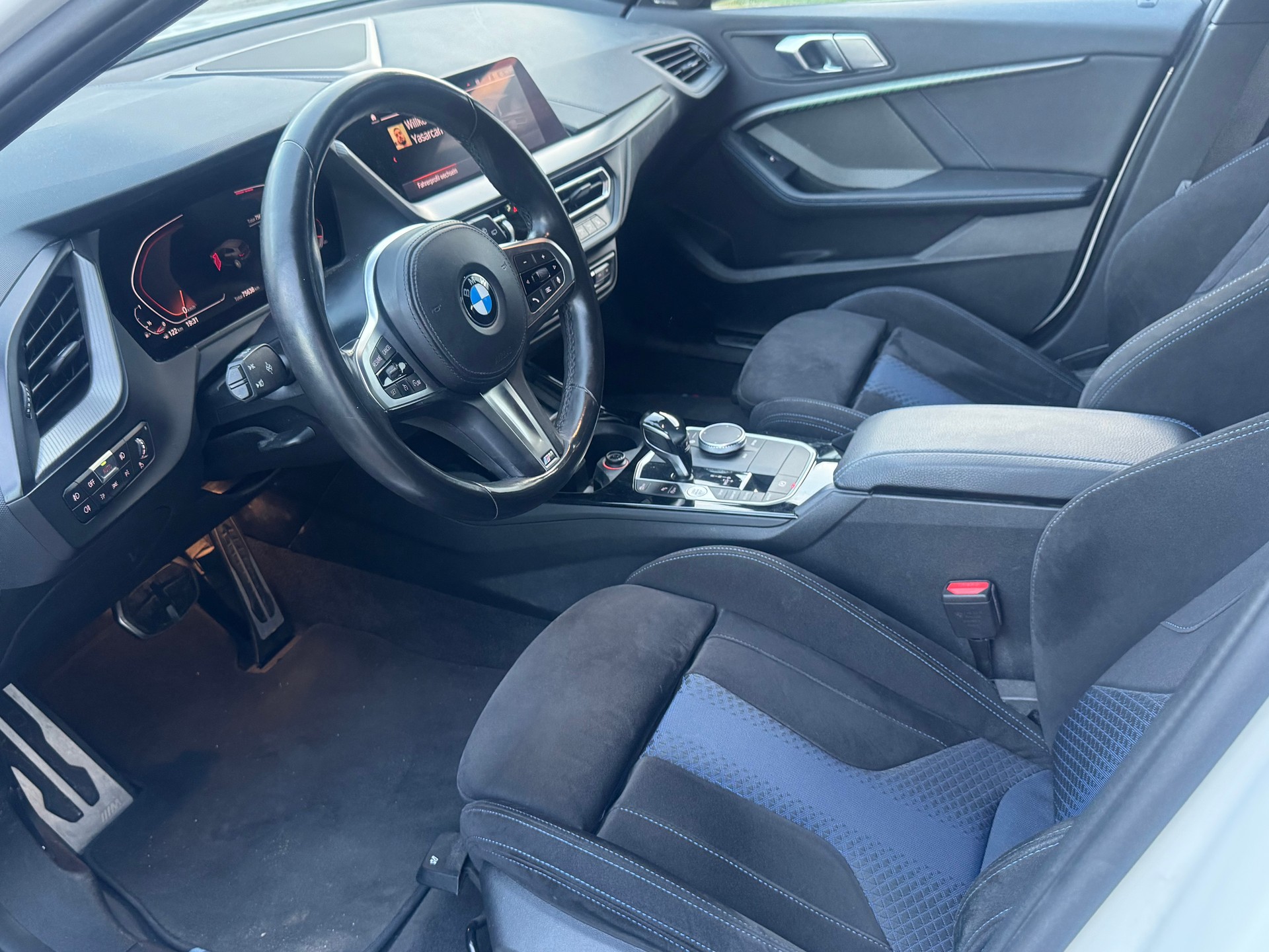 BMW 118i Pure M Sport Steptronic-image-6