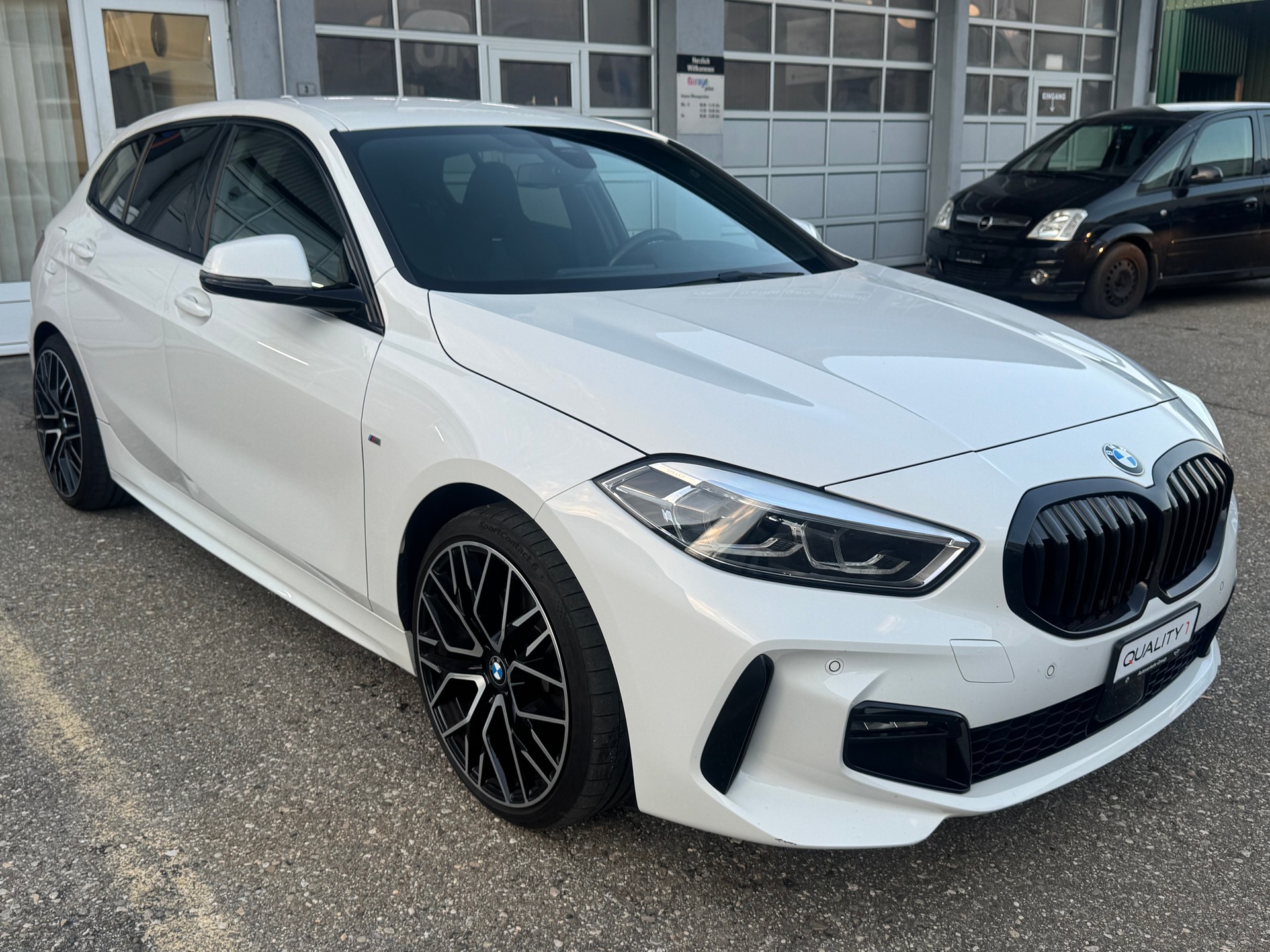 BMW 118i Pure M Sport Steptronic-image-2