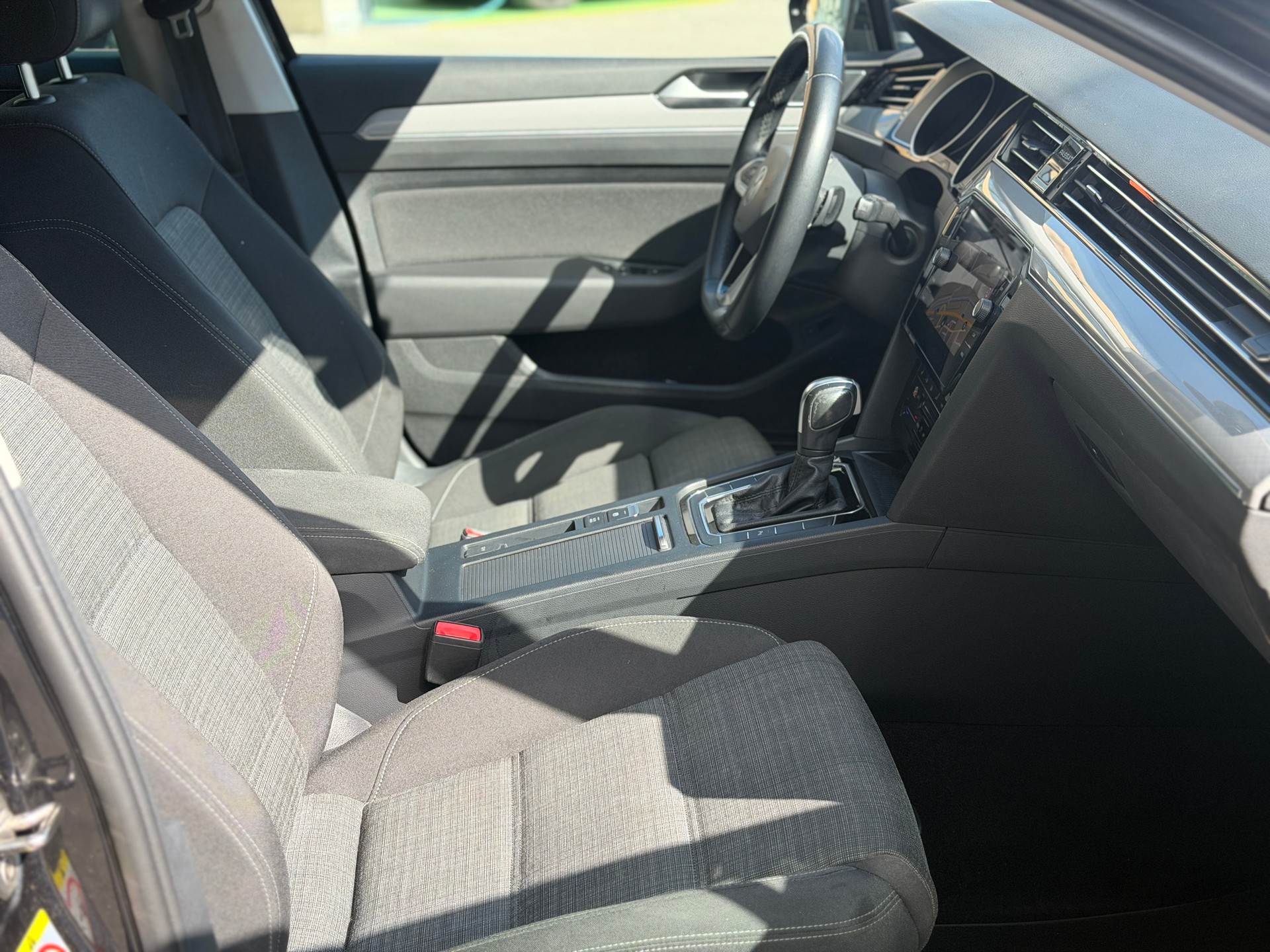VW Passat 2.0 TDI BMT Business DSG-image-25
