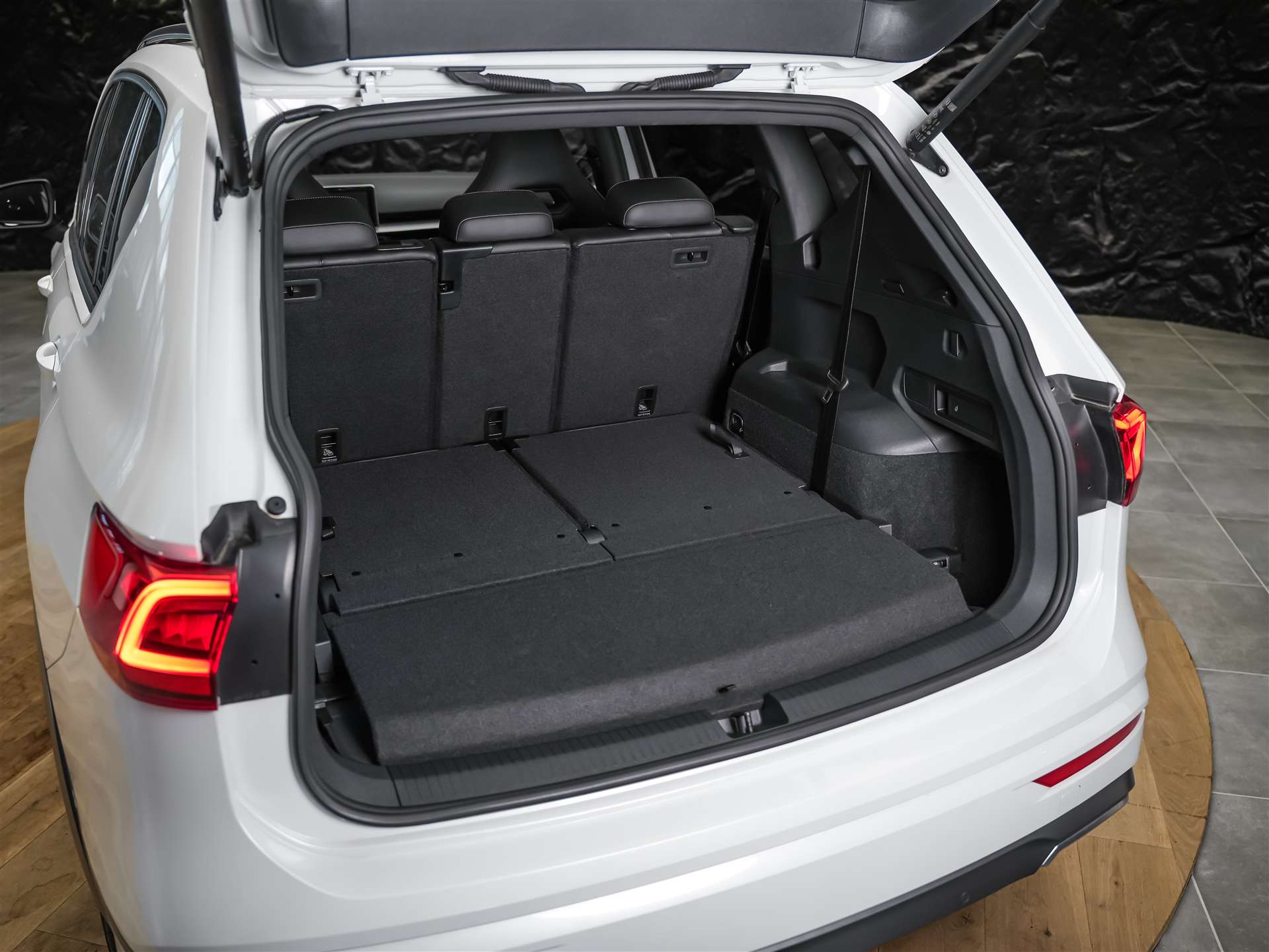 SEAT Tarraco 2.0 TDI CR FR 4Drive DSG *7 Sitze*Panorama*Beats*-image-46