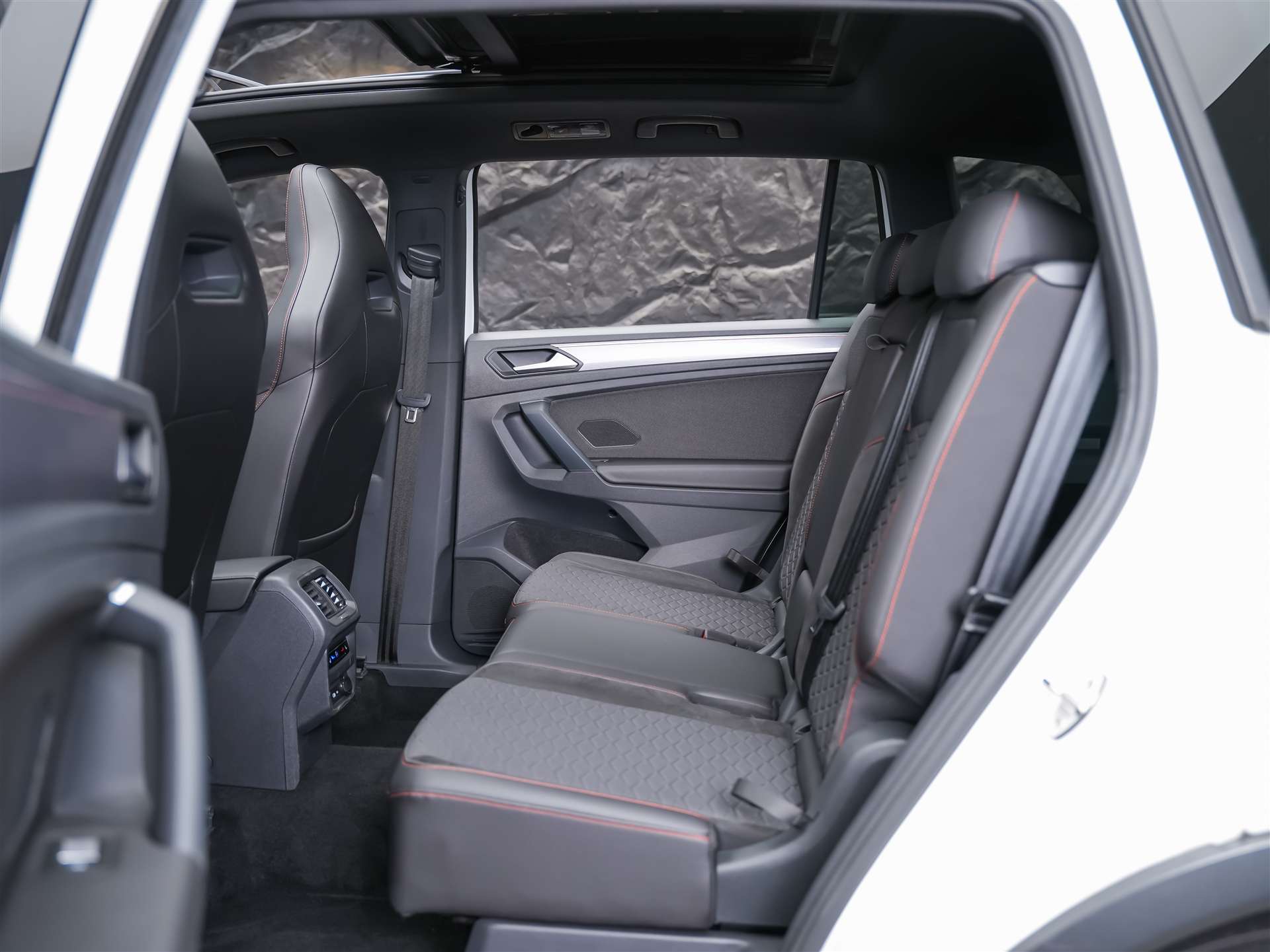 SEAT Tarraco 2.0 TDI CR FR 4Drive DSG *7 Sitze*Panorama*Beats*-image-13