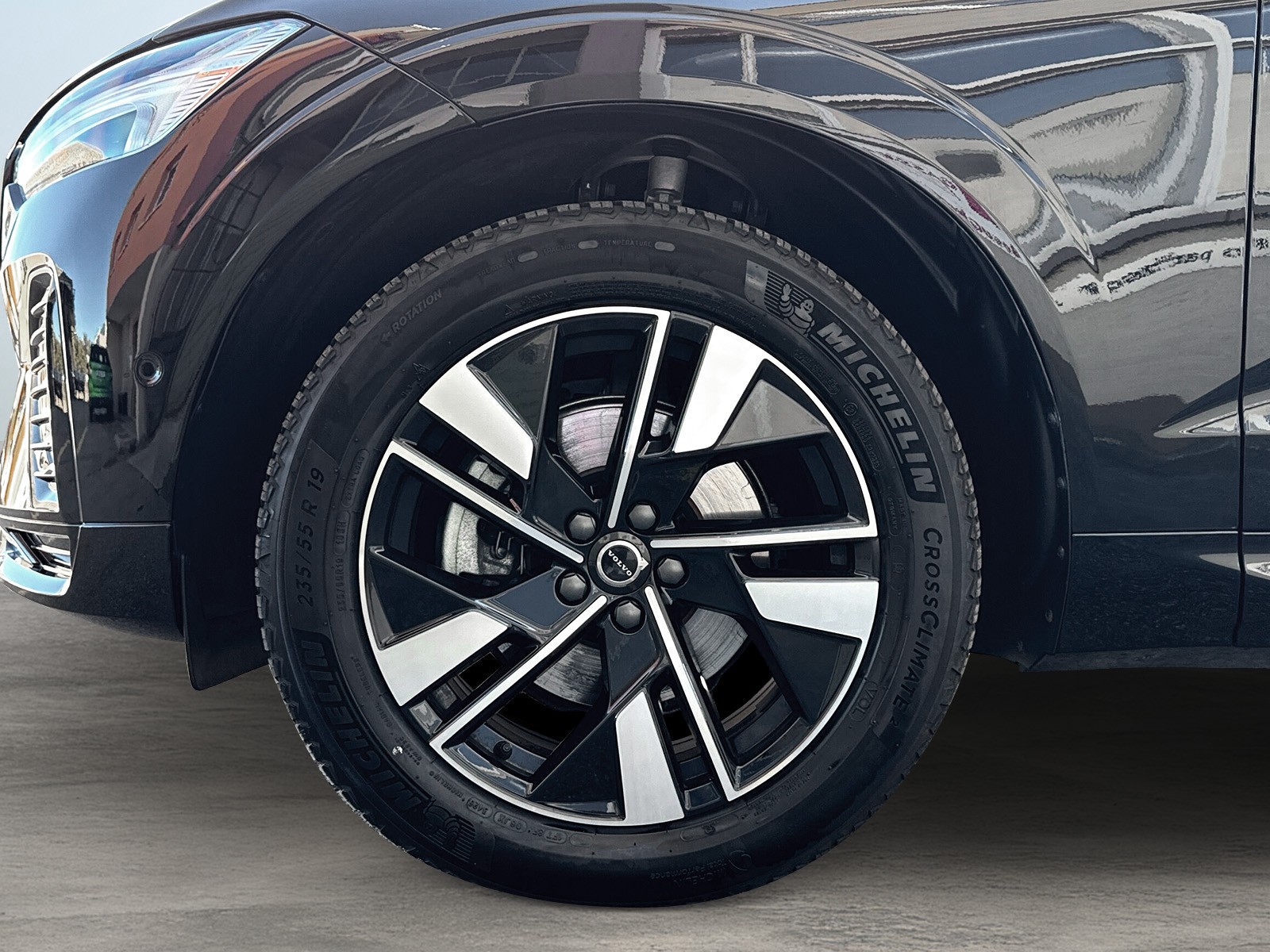 VOLVO XC60 2.0 B5 MH Plus Dark AWD-image-5