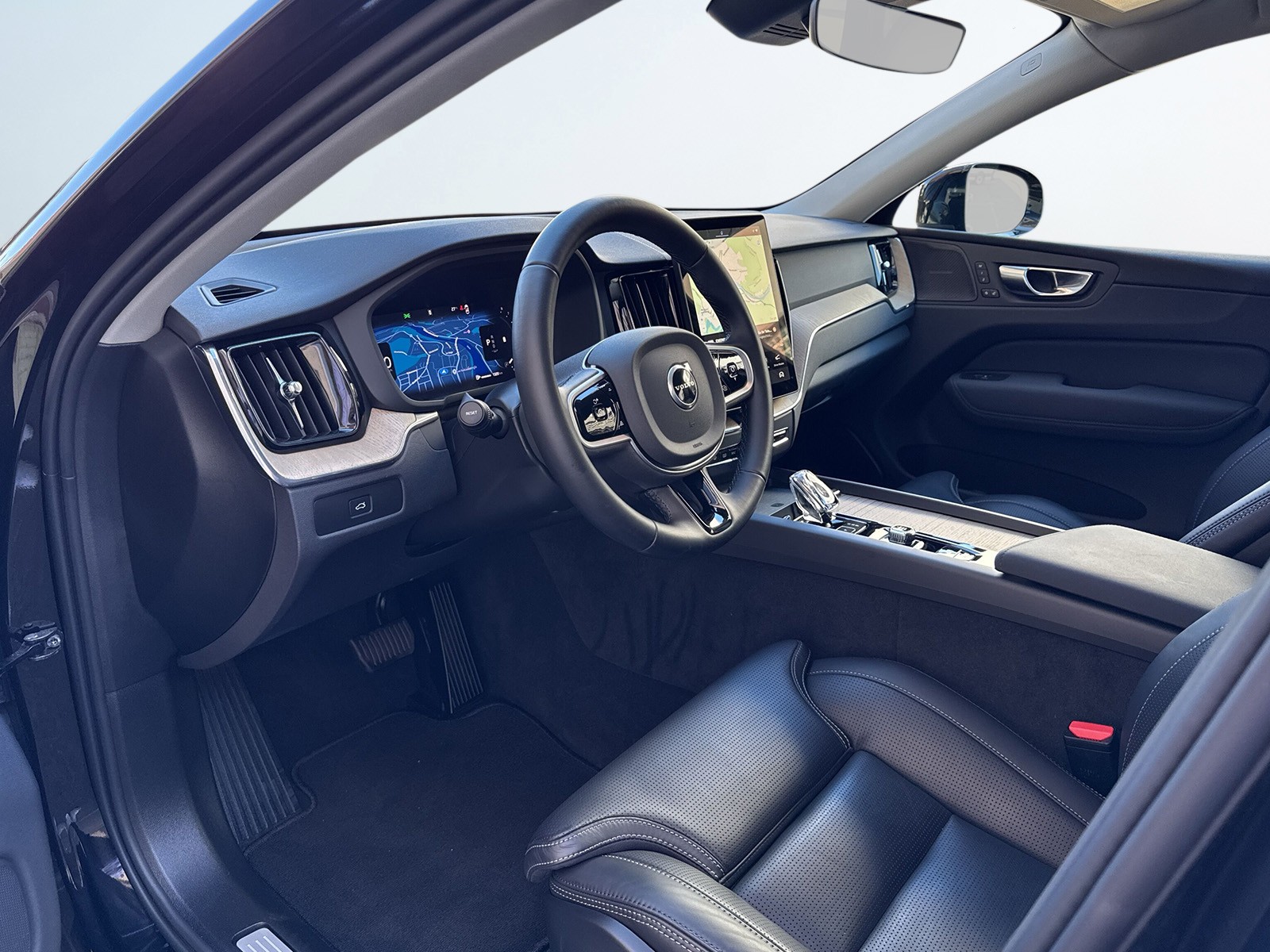 VOLVO XC60 2.0 B5 MH Plus Dark AWD-image-6