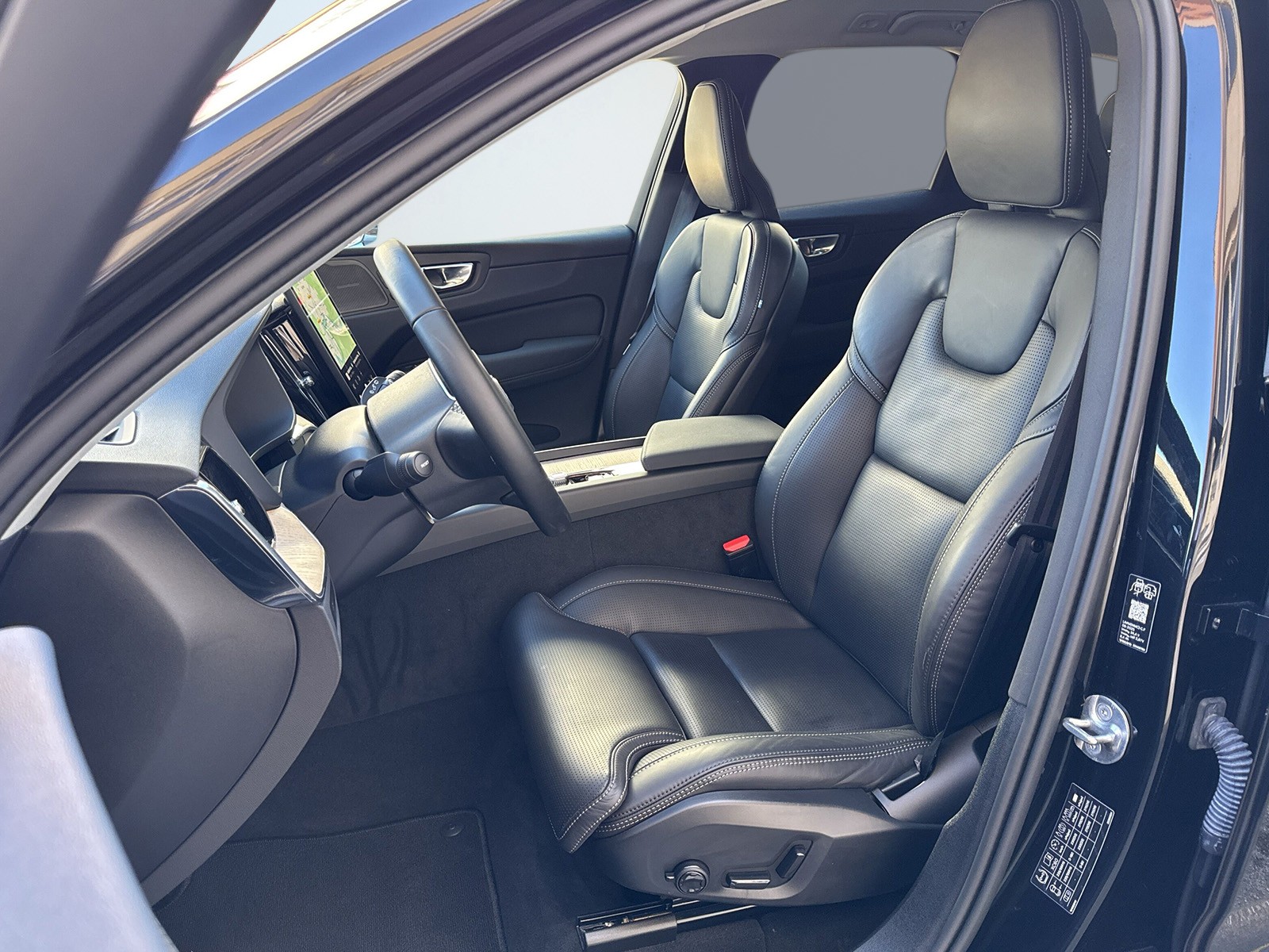 VOLVO XC60 2.0 B5 MH Plus Dark AWD-image-7