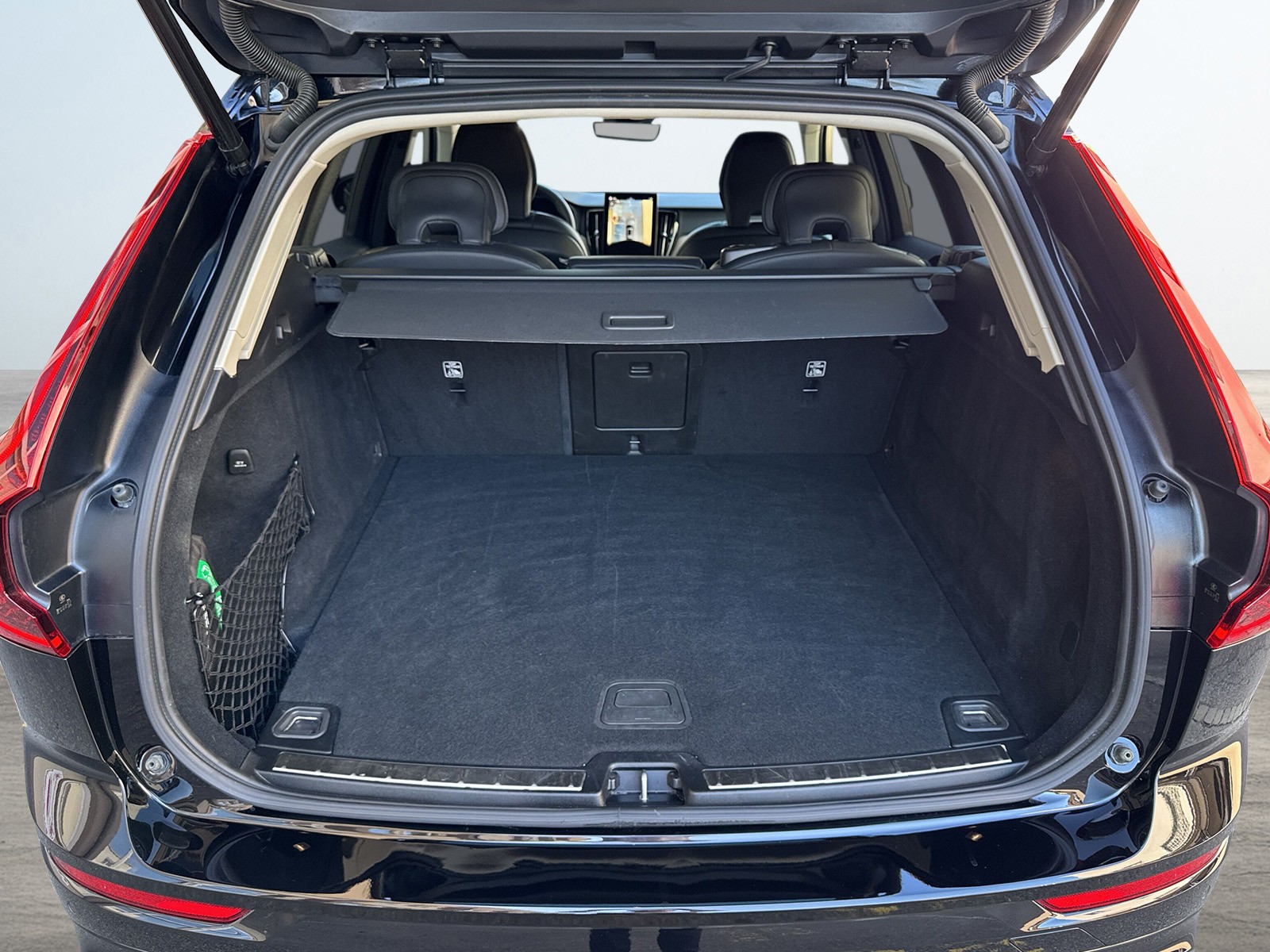 VOLVO XC60 2.0 B5 MH Plus Dark AWD-image-11
