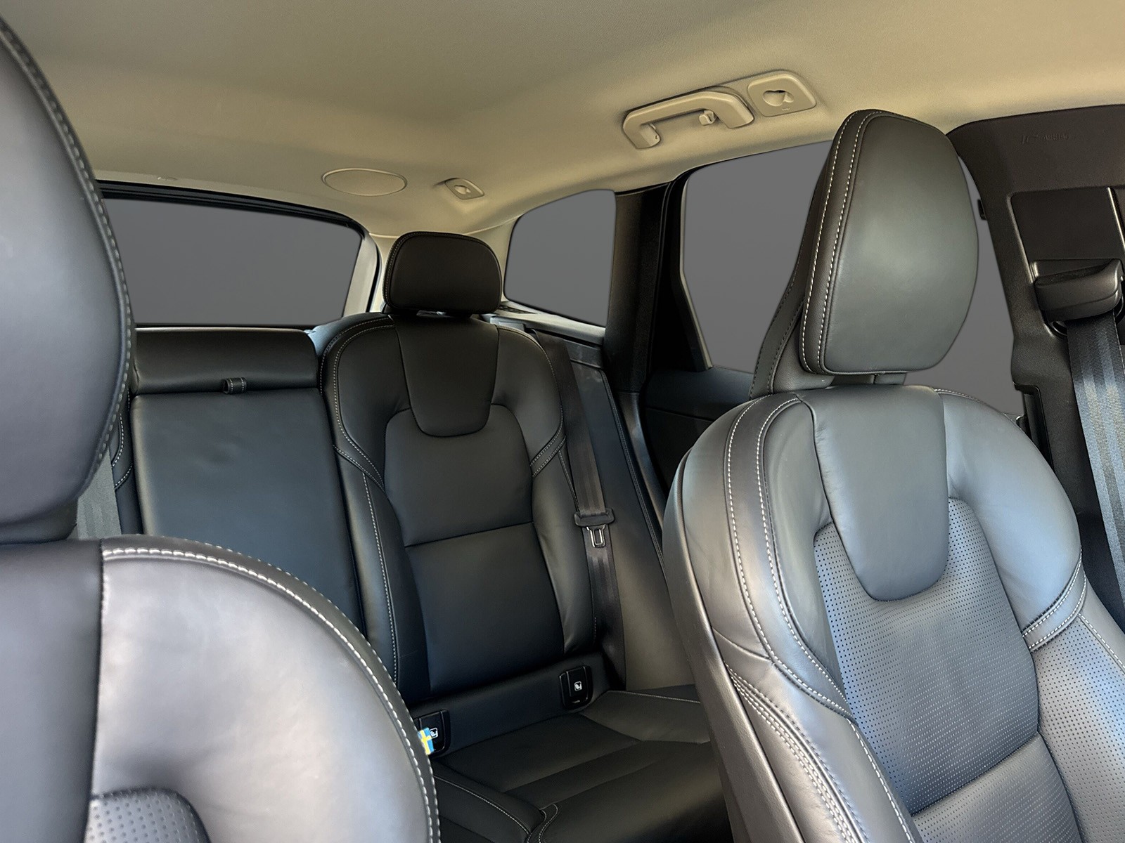 VOLVO XC60 2.0 B5 MH Plus Dark AWD-image-9