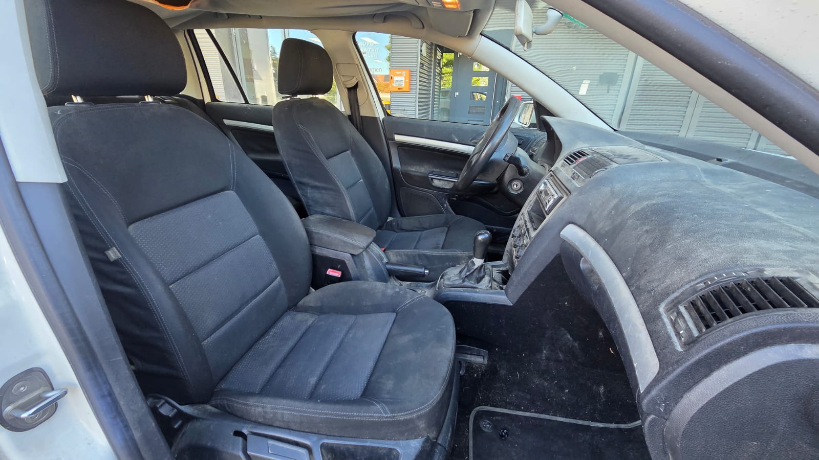 SKODA Octavia 1.9 TDI Swiss Adventure 4x4-image-16