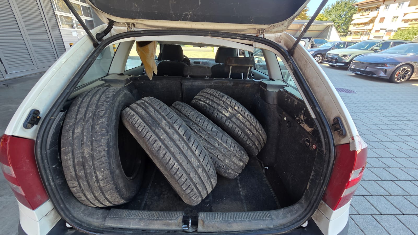SKODA Octavia 1.9 TDI Swiss Adventure 4x4-image-17
