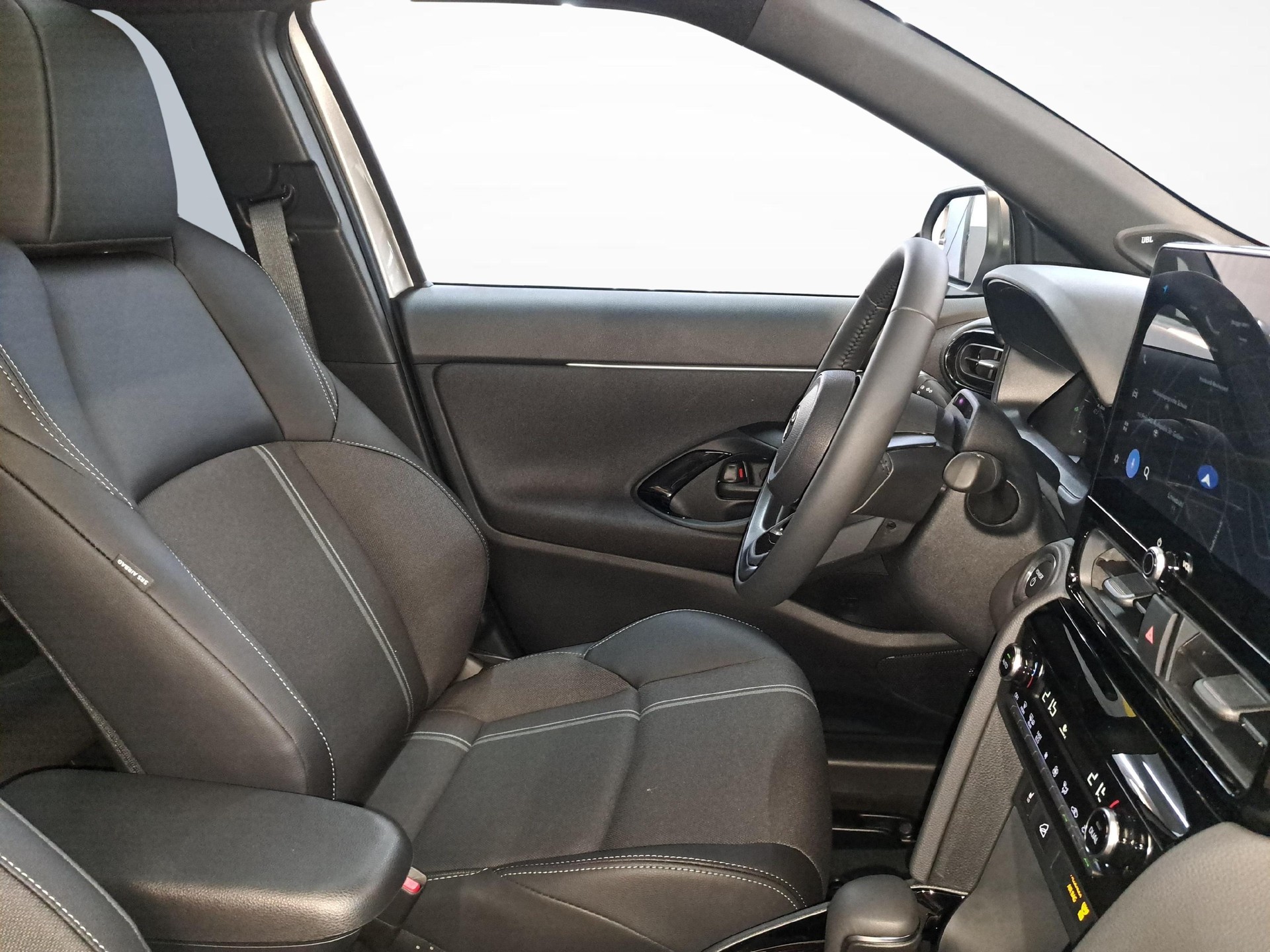 TOYOTA Yaris Cross 1.5 VVT-i HSD Premium AWD-i-image-9