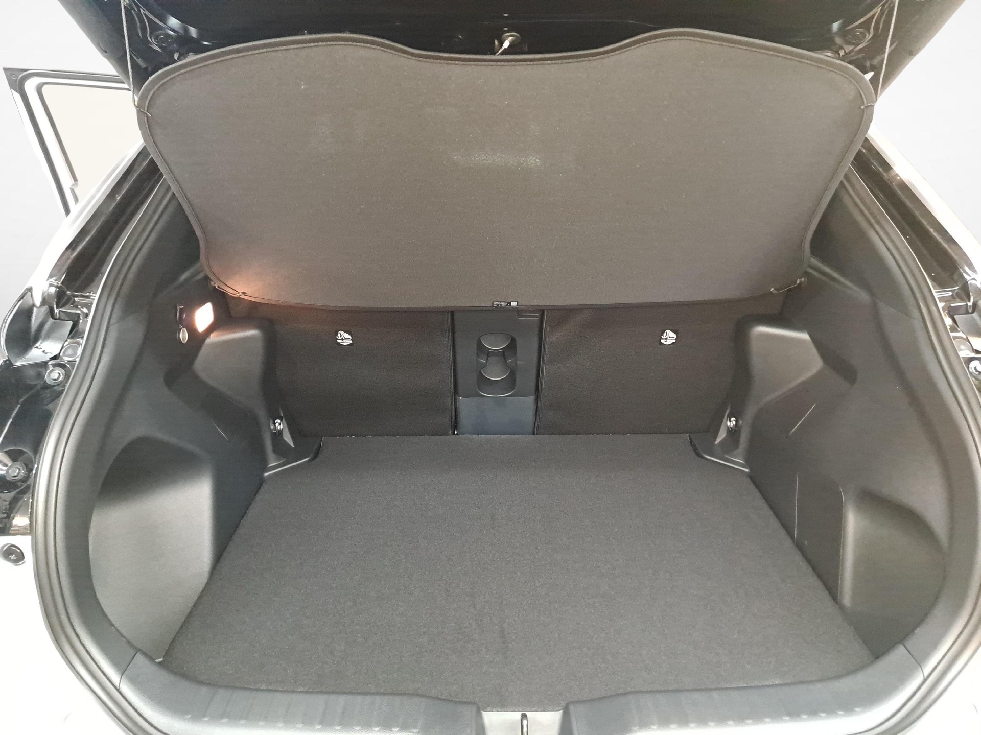 TOYOTA Yaris Cross 1.5 VVT-i HSD Premium AWD-i-image-11