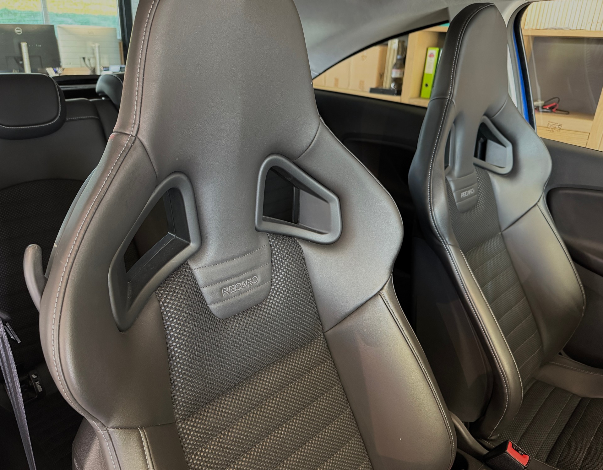 OPEL Corsa 1.6 Turbo OPC-image-12