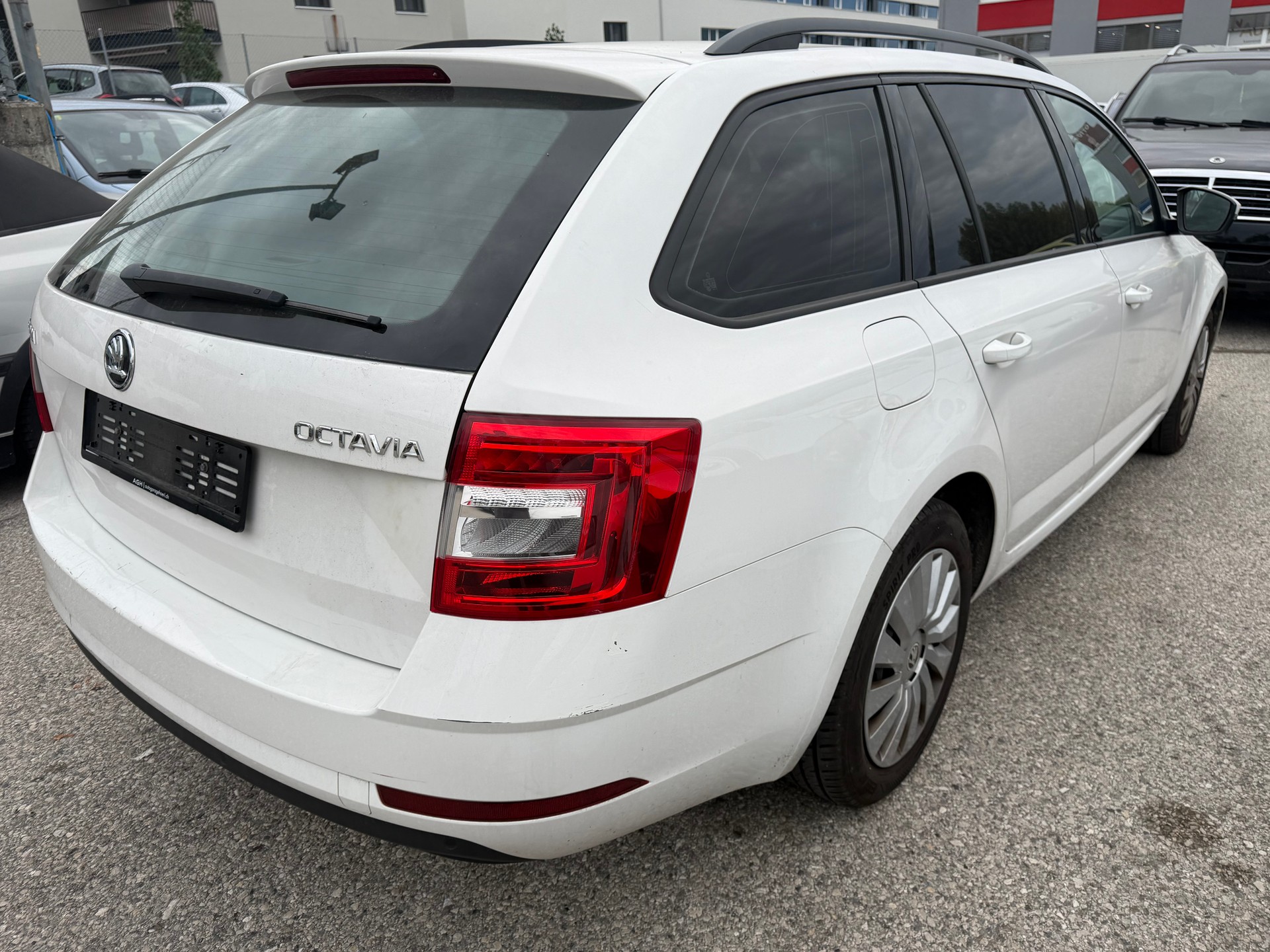 SKODA Octavia Combi 1.6 TDI Clever-image-4