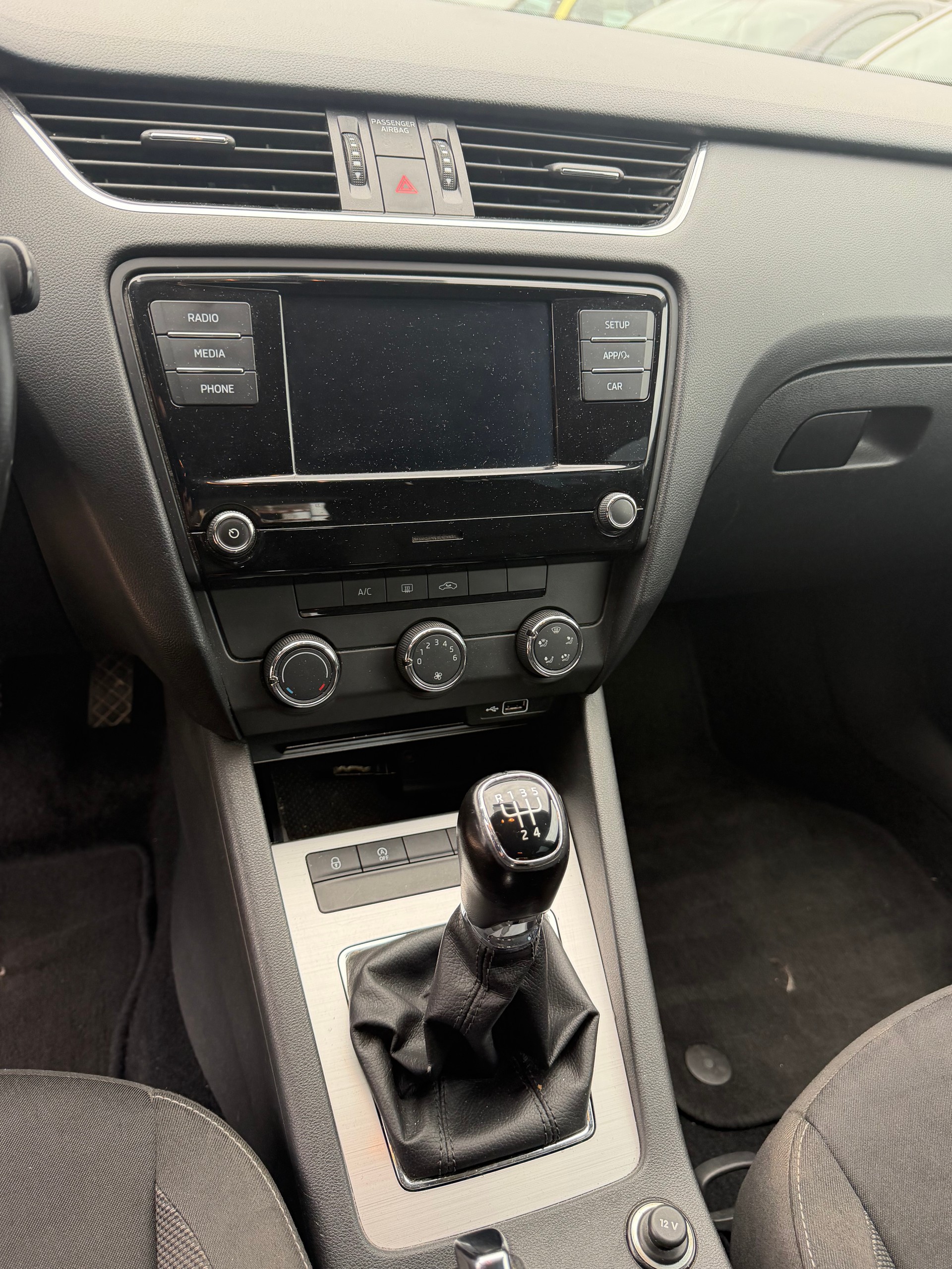SKODA Octavia Combi 1.6 TDI Clever-image-11