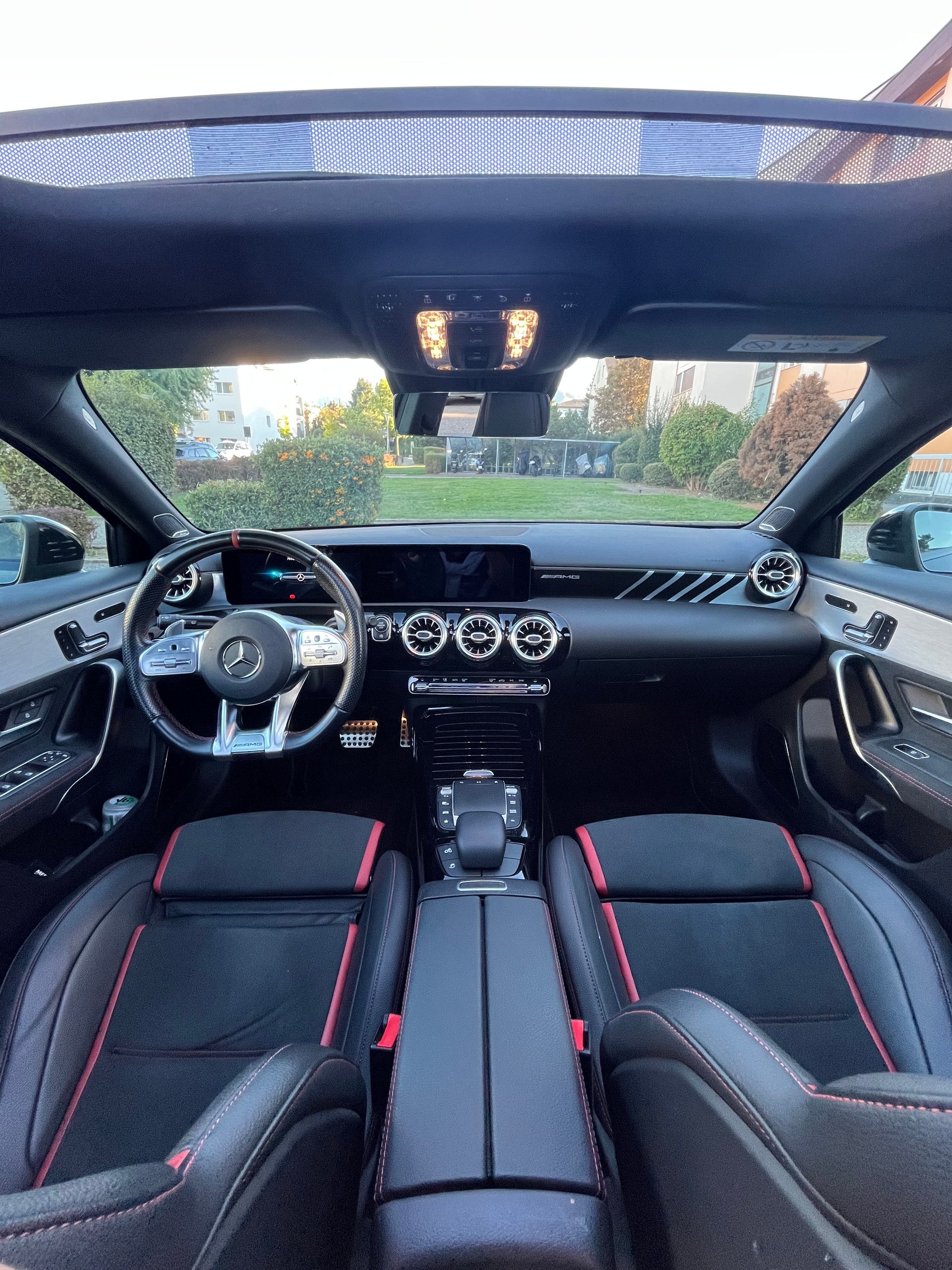 MERCEDES-BENZ A 35 AMG 4matic (Limousine)-image-4