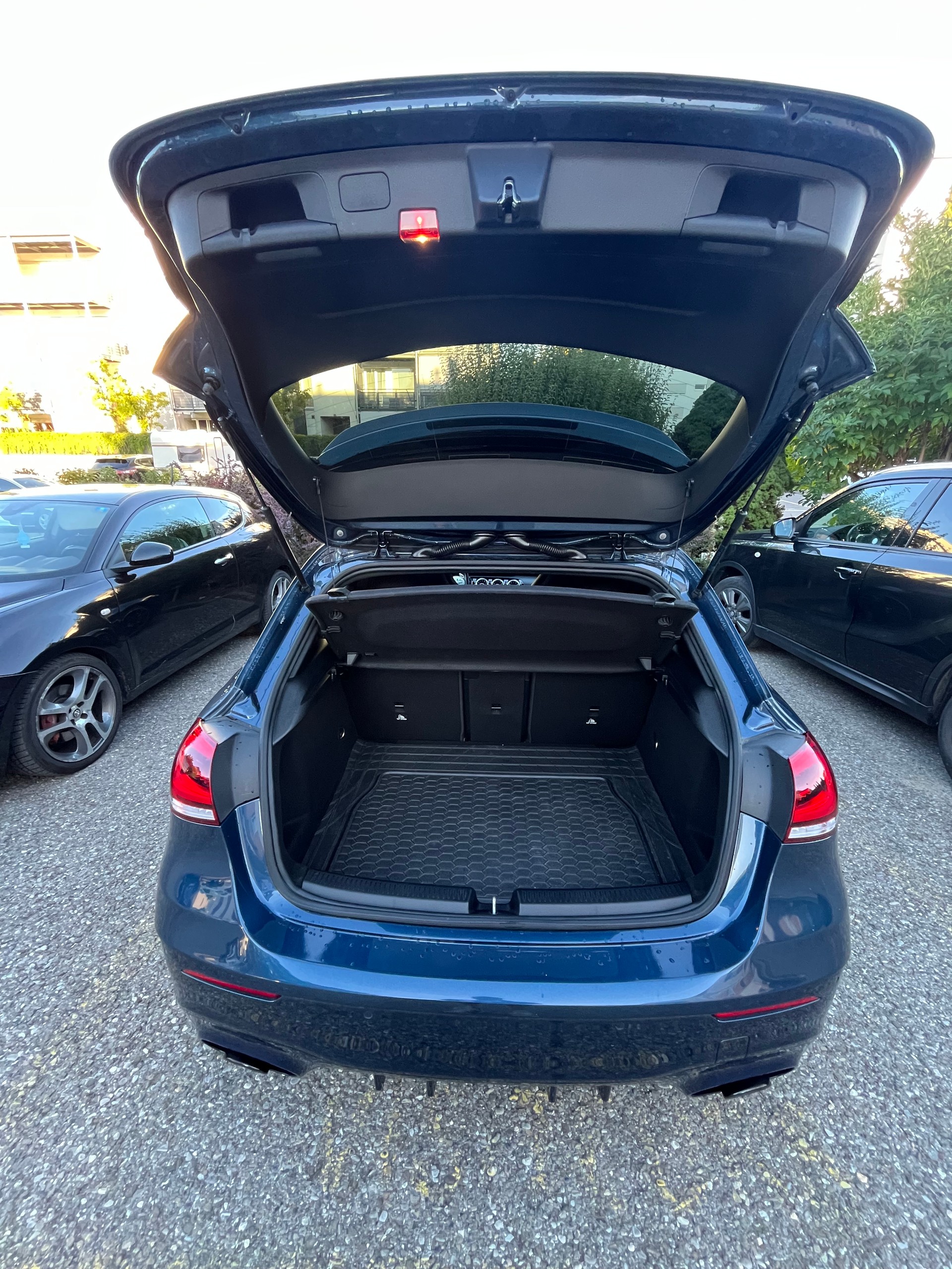 MERCEDES-BENZ A 35 AMG 4matic (Limousine)-image-5