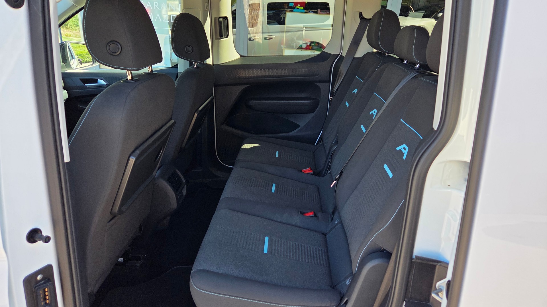 FORD Tourneo Connect 2.0 EcoBlue Active-image-9