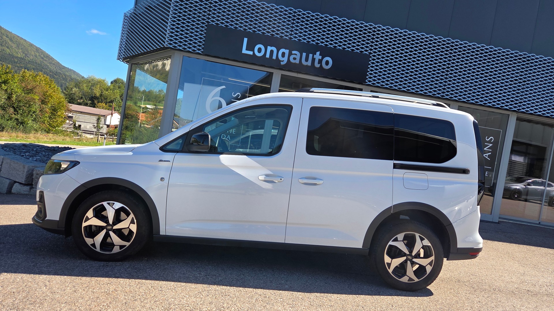 FORD Tourneo Connect 2.0 EcoBlue Active-image-0