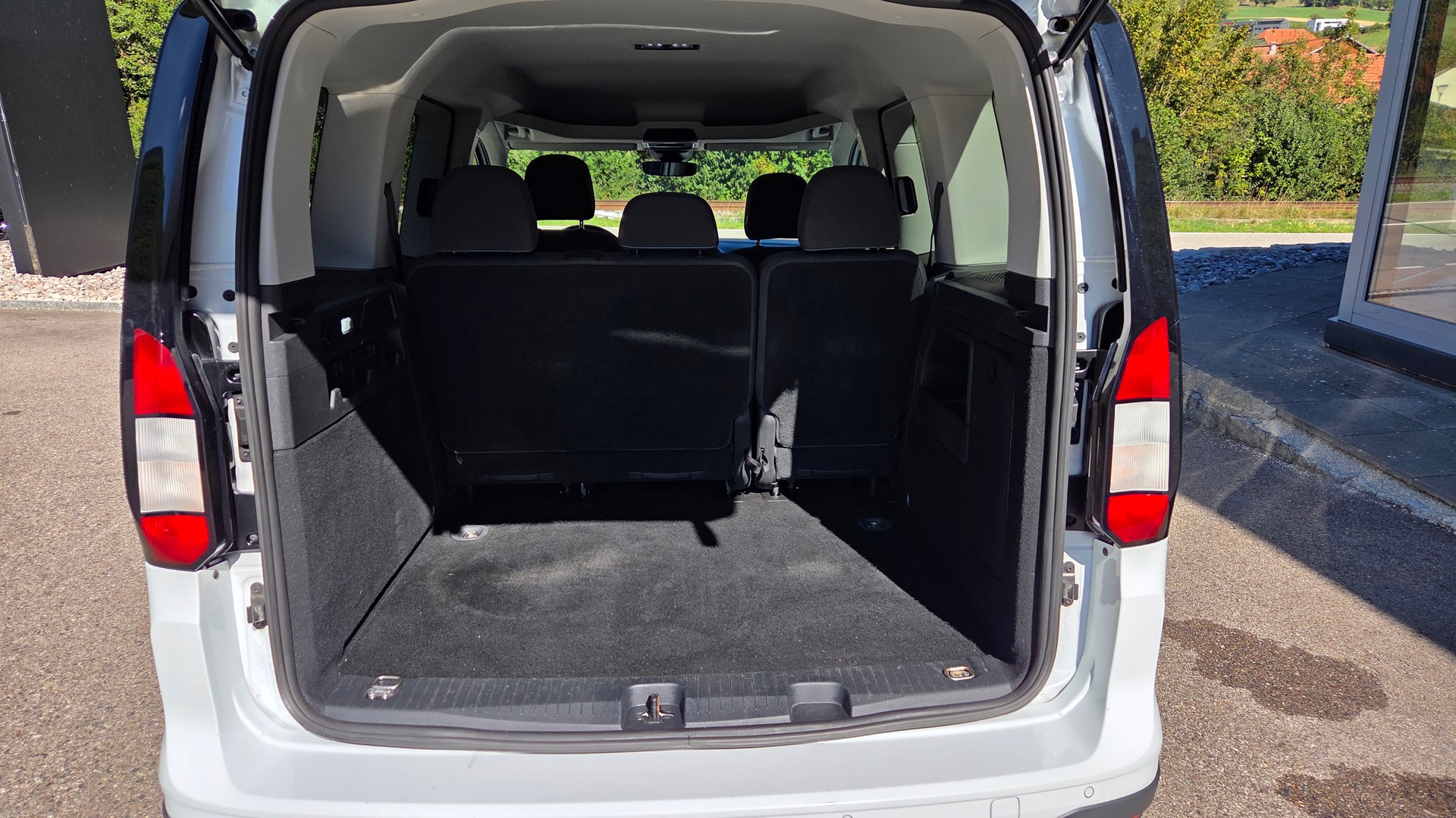 FORD Tourneo Connect 2.0 EcoBlue Active-image-8