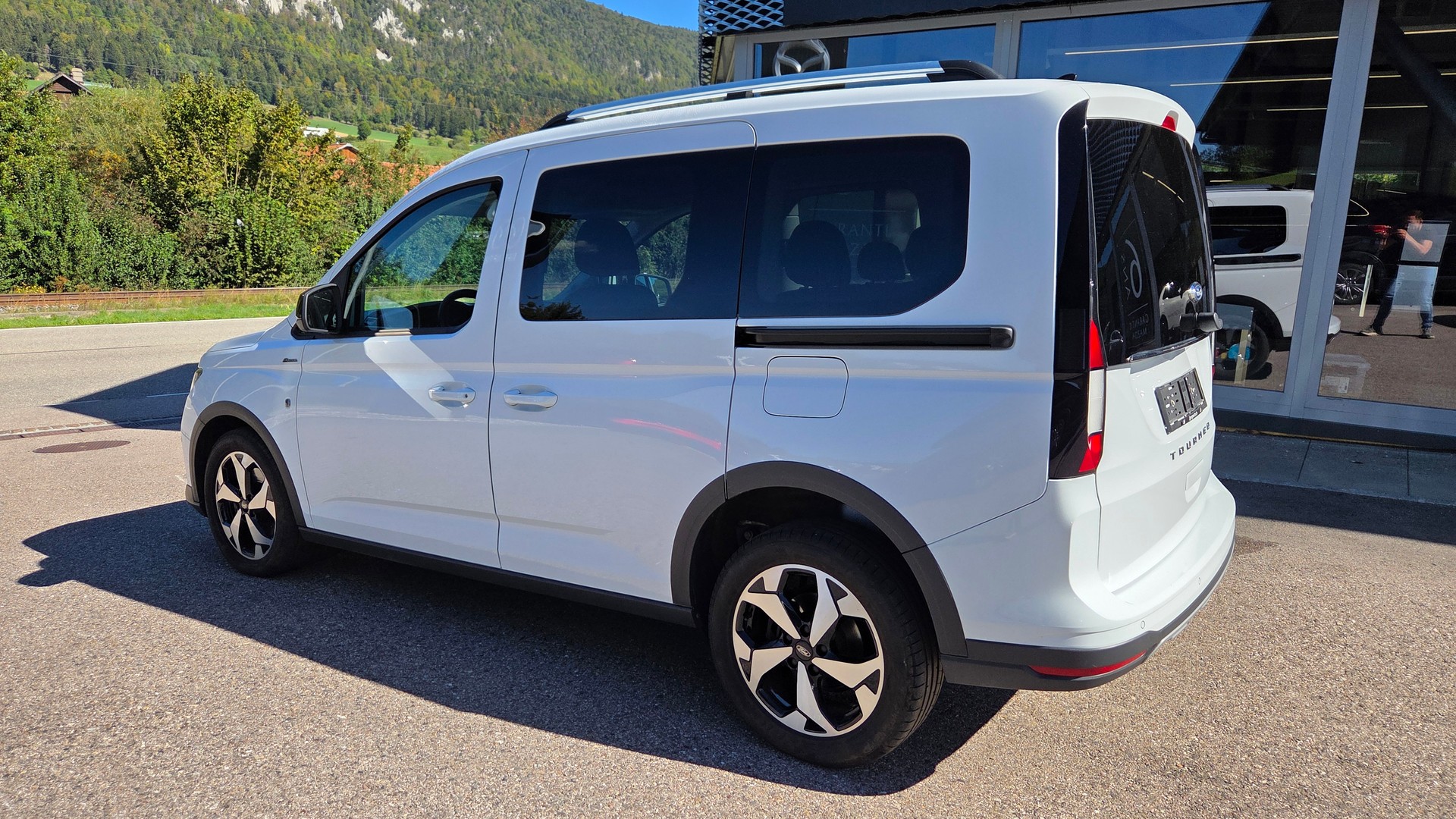 FORD Tourneo Connect 2.0 EcoBlue Active-image-6