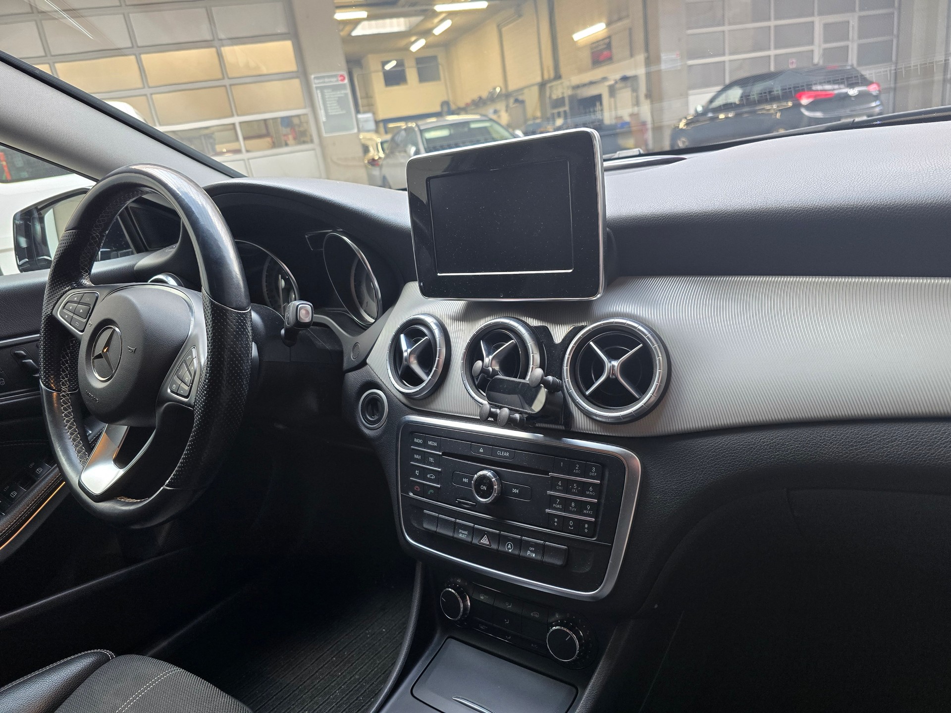 MERCEDES-BENZ CLA Shooting Brake 220 CDI 4Matic 7G-DCT-image-4
