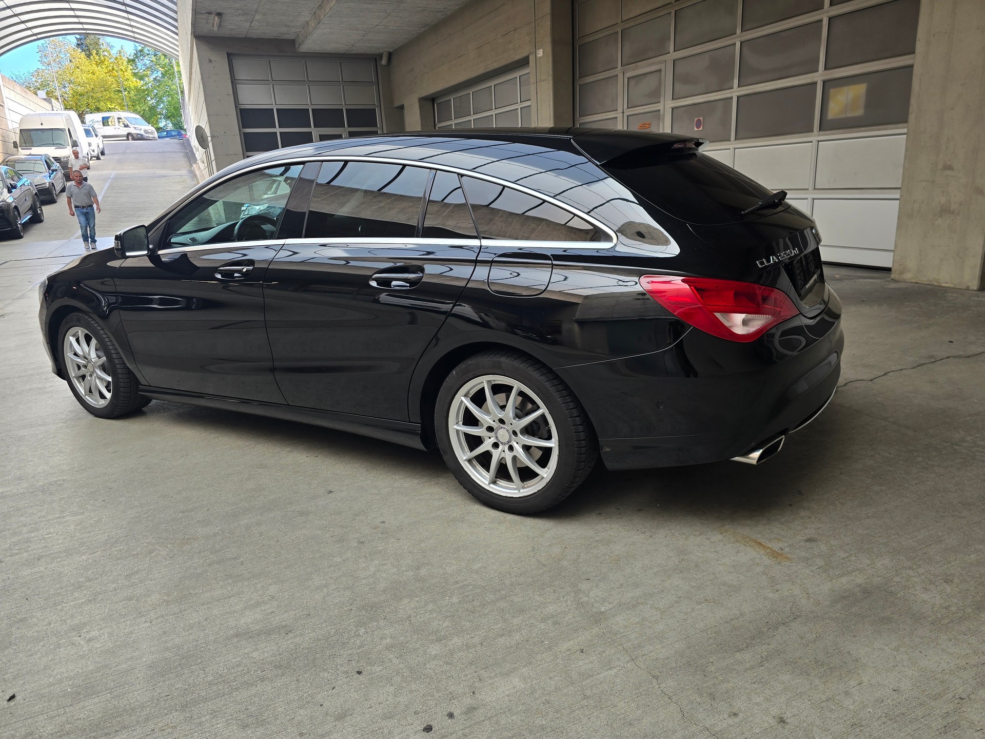 MERCEDES-BENZ CLA Shooting Brake 220 CDI 4Matic 7G-DCT-image-2