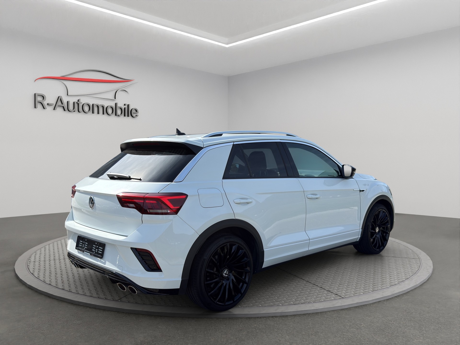 VW T-Roc 2.0 TSI R DSG 4Motion-image-4