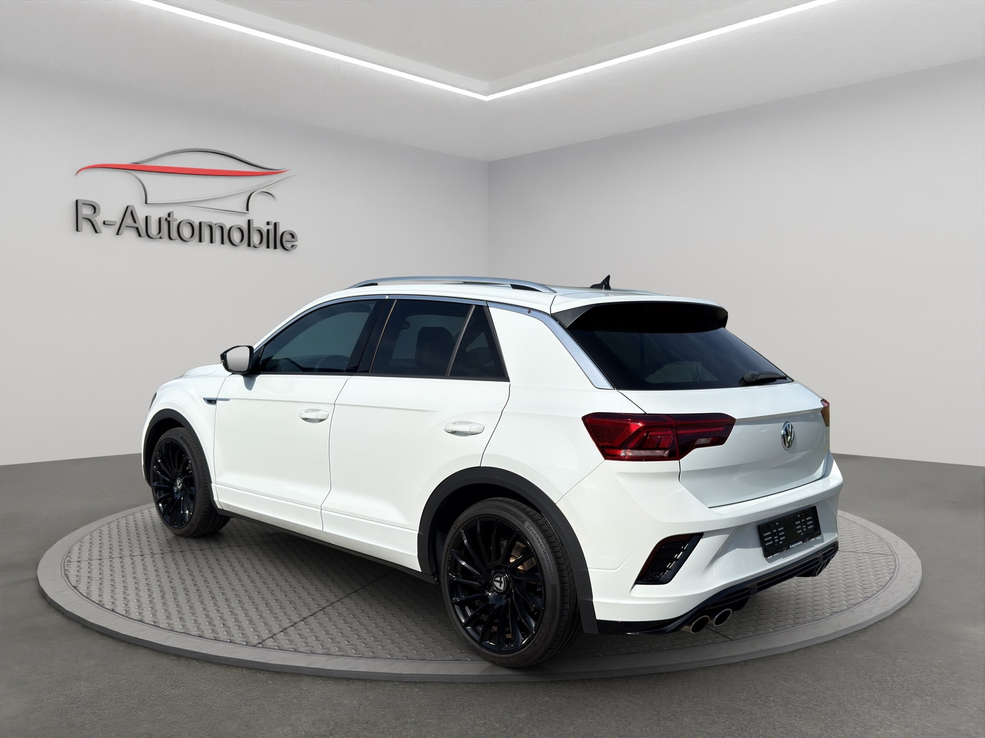 VW T-Roc 2.0 TSI R DSG 4Motion-image-2