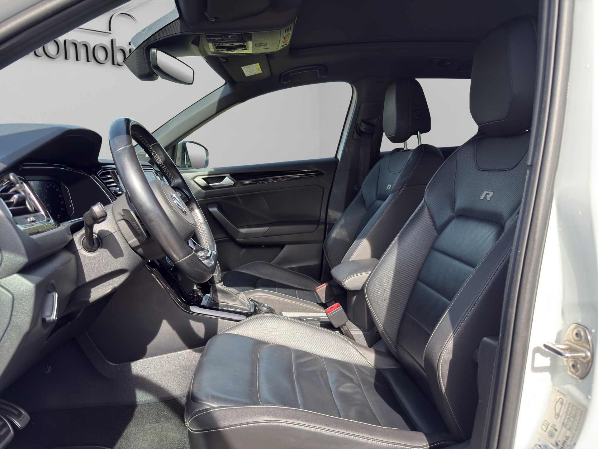 VW T-Roc 2.0 TSI R DSG 4Motion-image-9