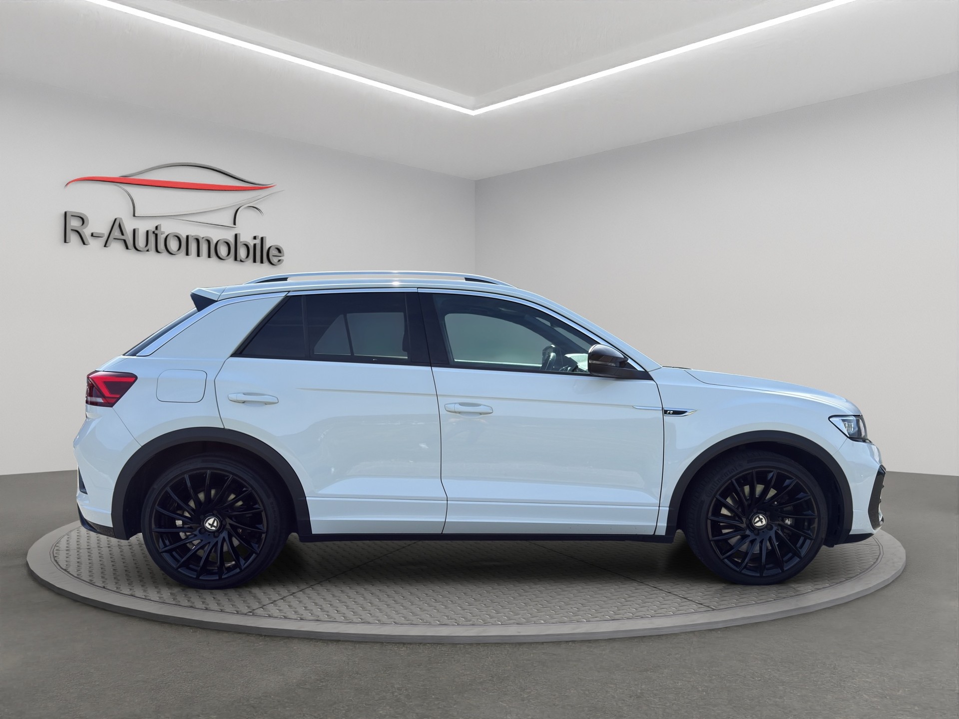 VW T-Roc 2.0 TSI R DSG 4Motion-image-5