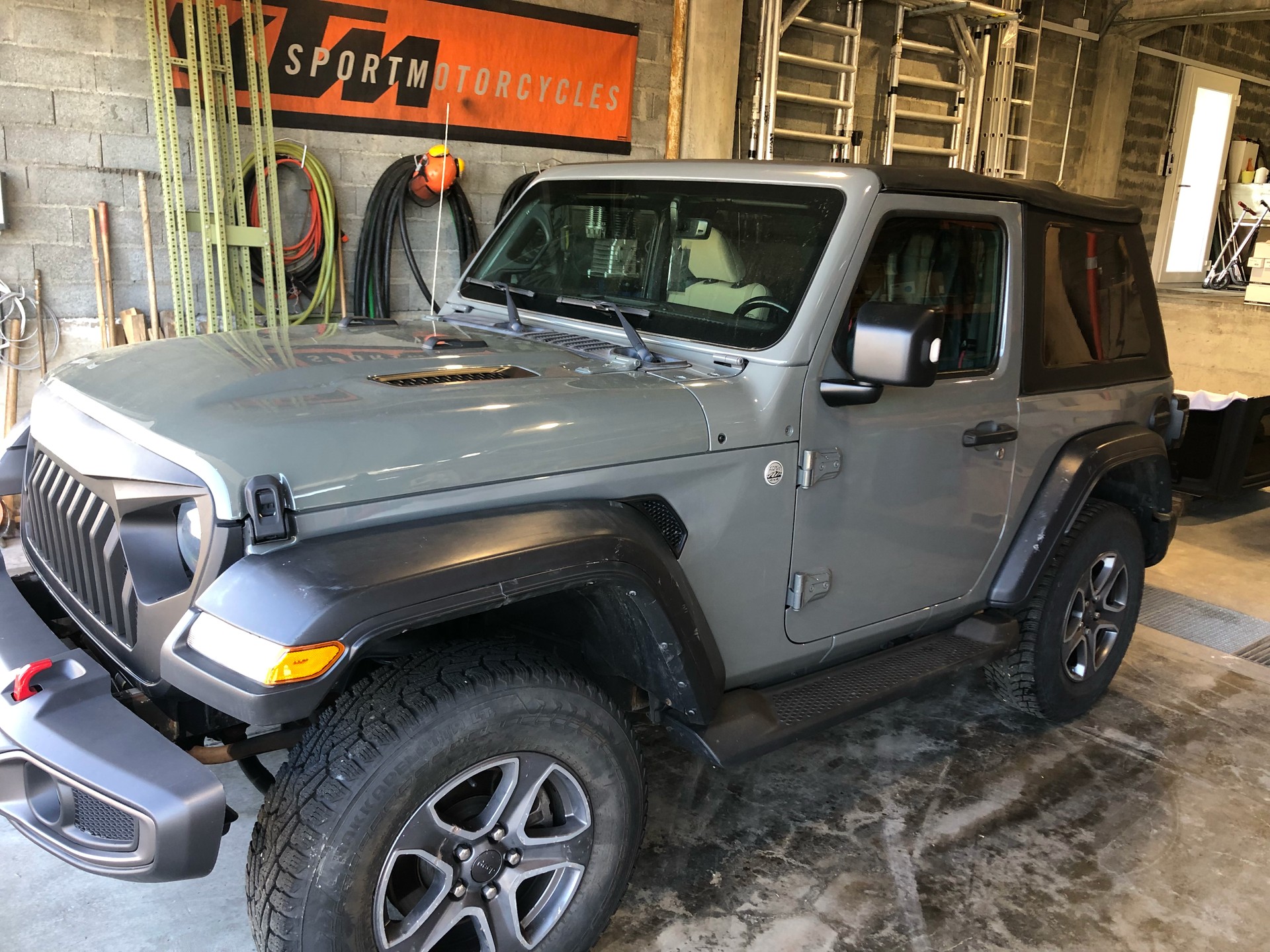 JEEP 2.0 Turbo Sport-image-2