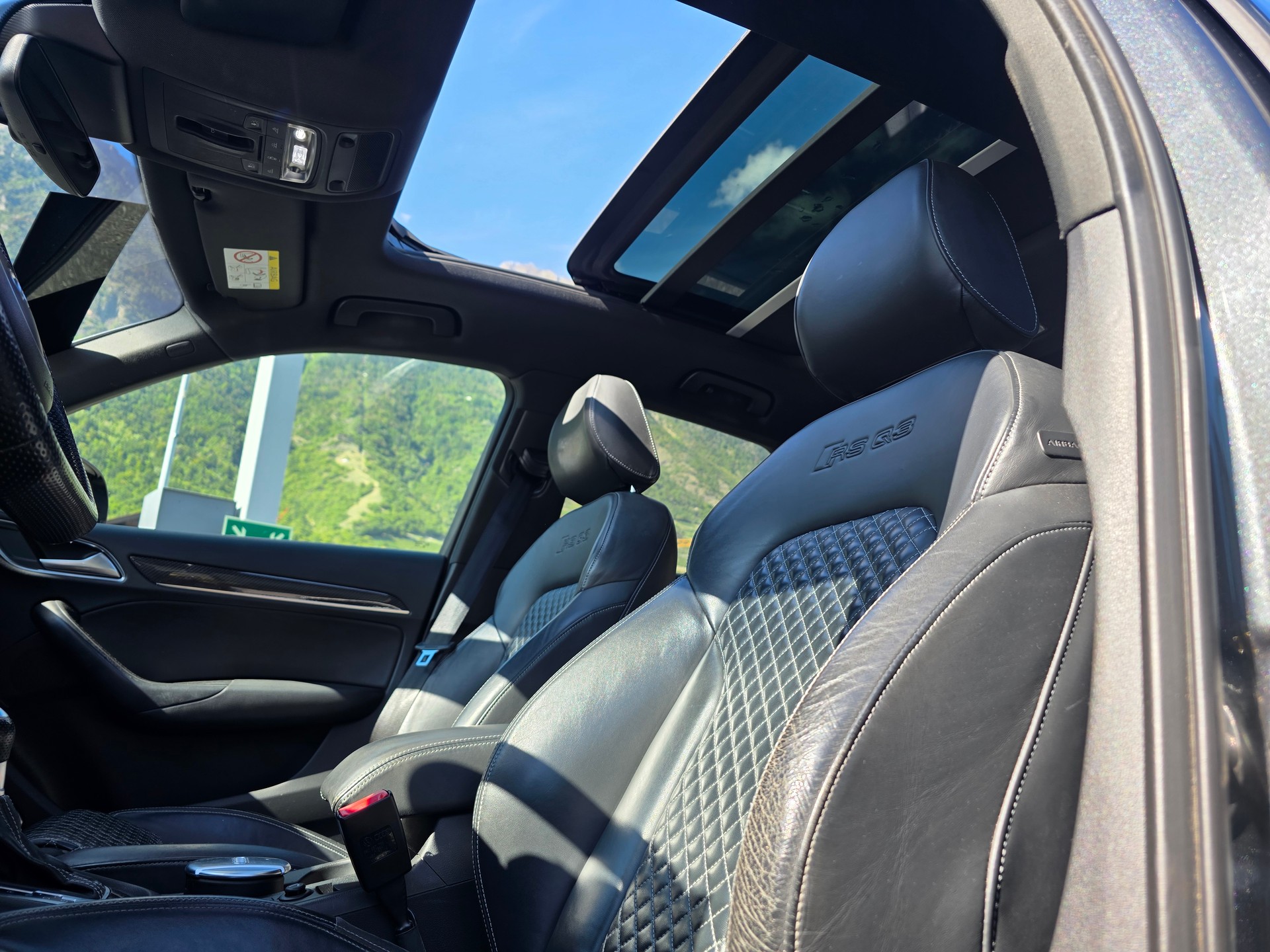 AUDI RS Q3 2.5 TFSI performance quattro S-tronic-image-4