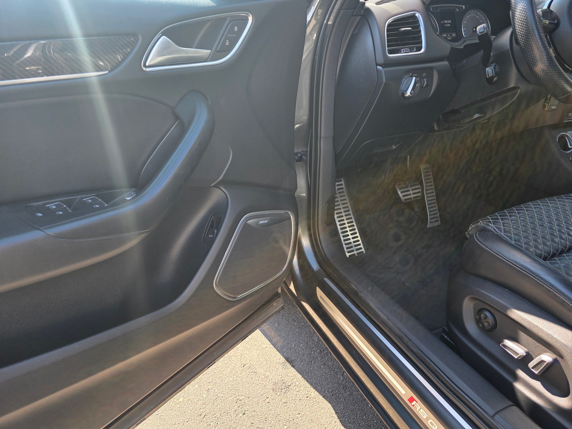 AUDI RS Q3 2.5 TFSI performance quattro S-tronic-image-7