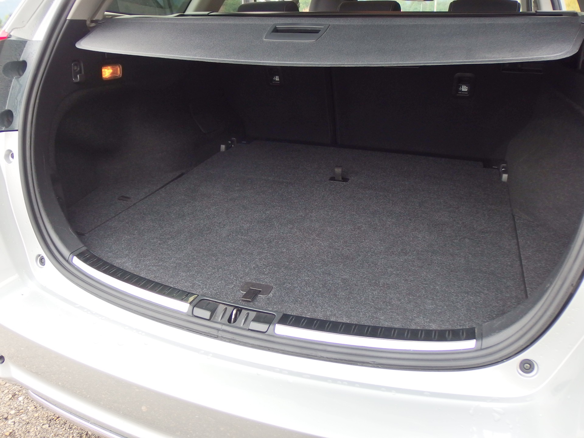 TOYOTA Auris Touring Sports 1.8 HSD Trend e-CVT-image-4