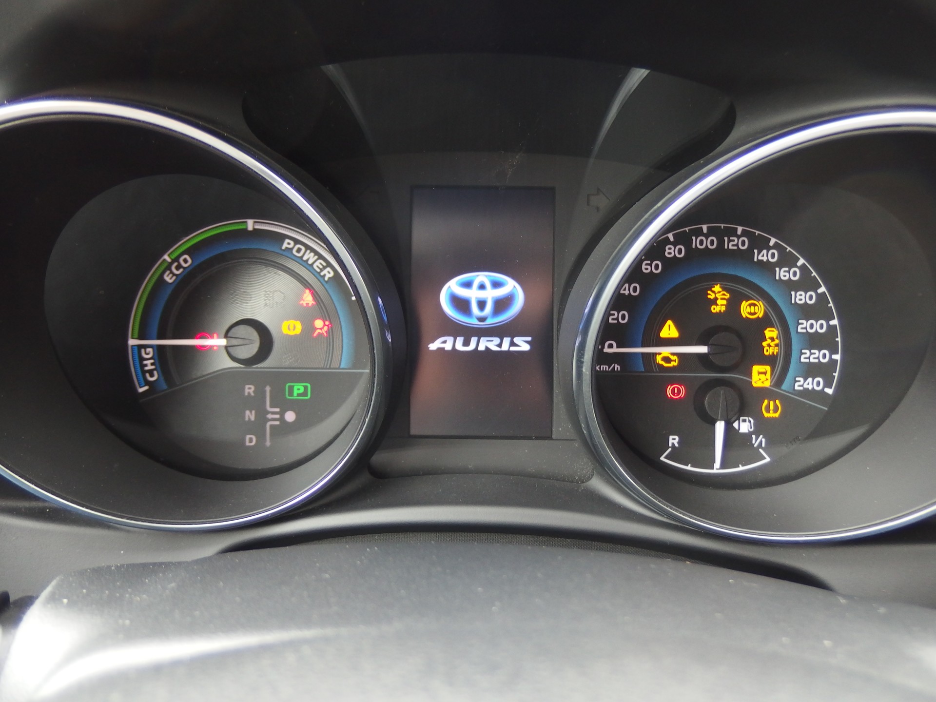 TOYOTA Auris Touring Sports 1.8 HSD Trend e-CVT-image-6