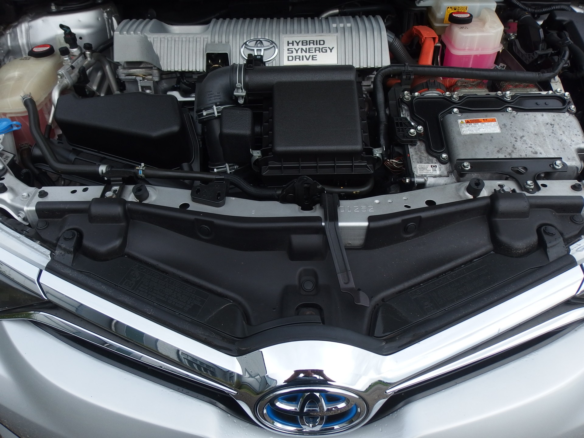 TOYOTA Auris Touring Sports 1.8 HSD Trend e-CVT-image-12
