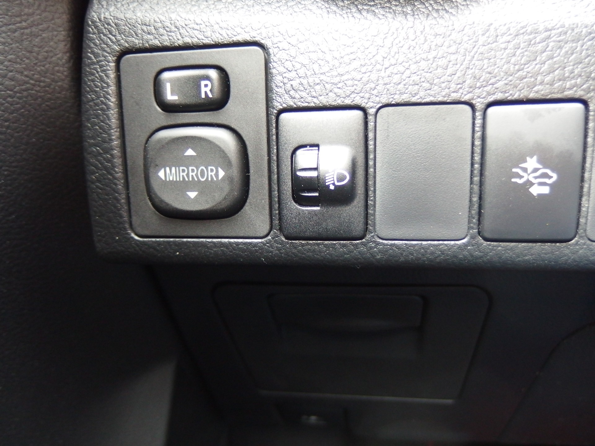 TOYOTA Auris Touring Sports 1.8 HSD Trend e-CVT-image-10