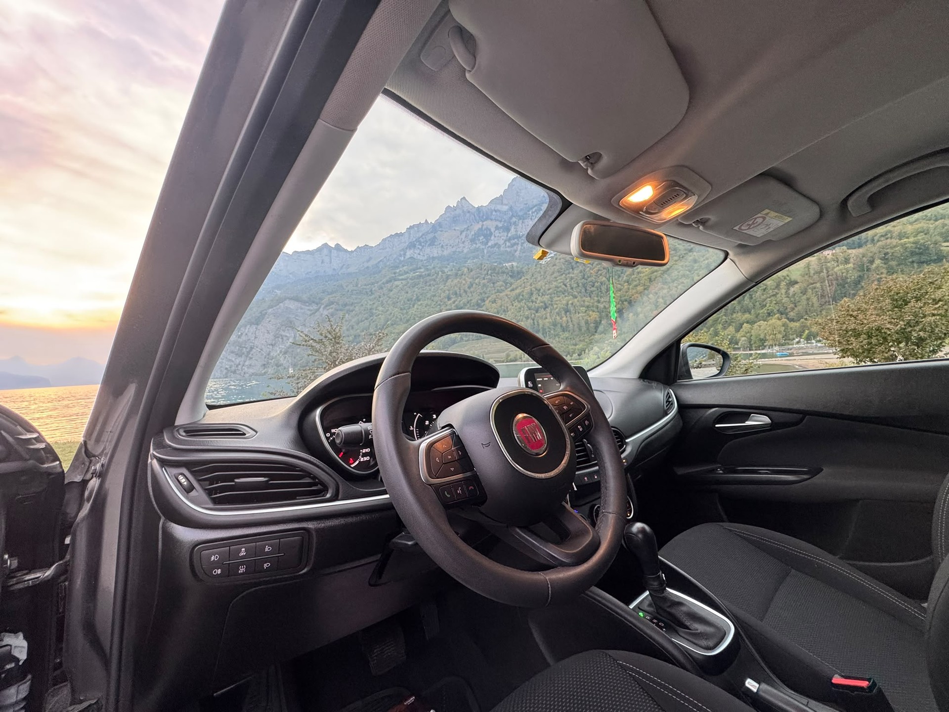 FIAT Tipo 1.6MJ Station Wagon Lounge DCT-image-12