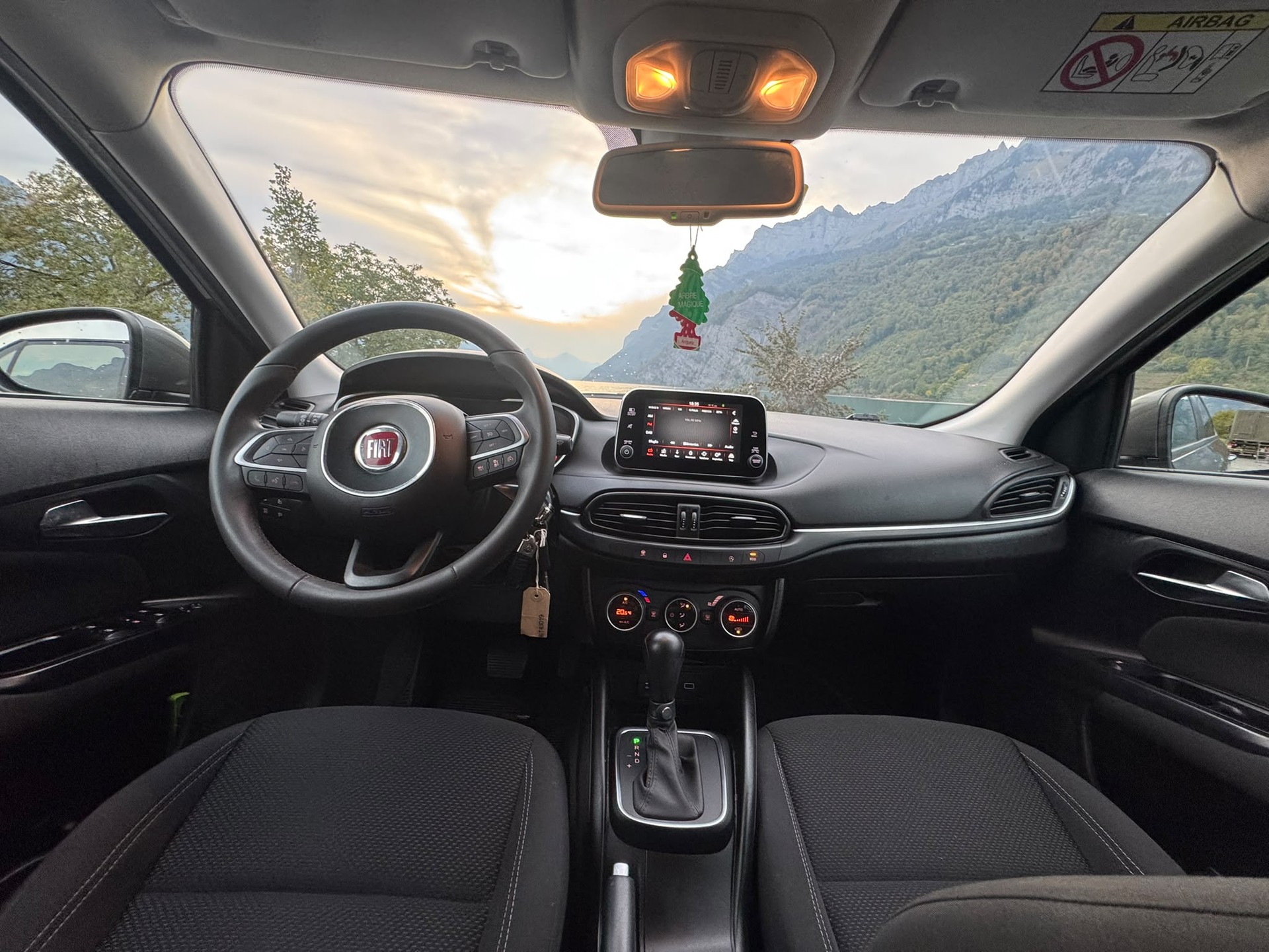 FIAT Tipo 1.6MJ Station Wagon Lounge DCT-image-15