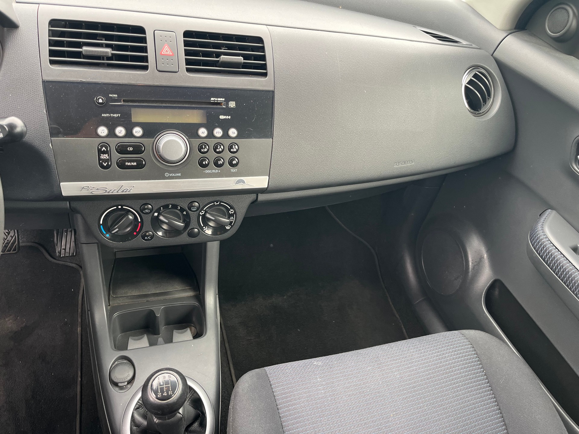 SUZUKI Swift 1.3i 16V GL Top 4x4-image-12
