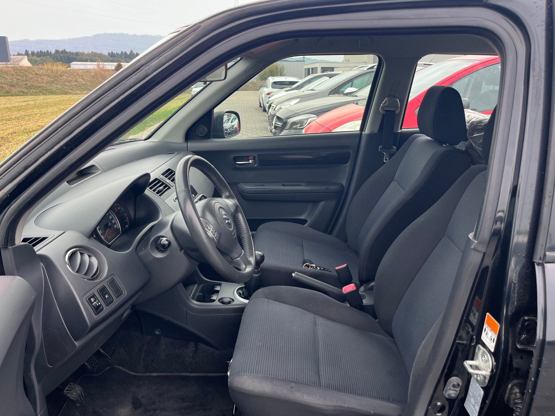 SUZUKI Swift 1.3i 16V GL Top 4x4-image-9