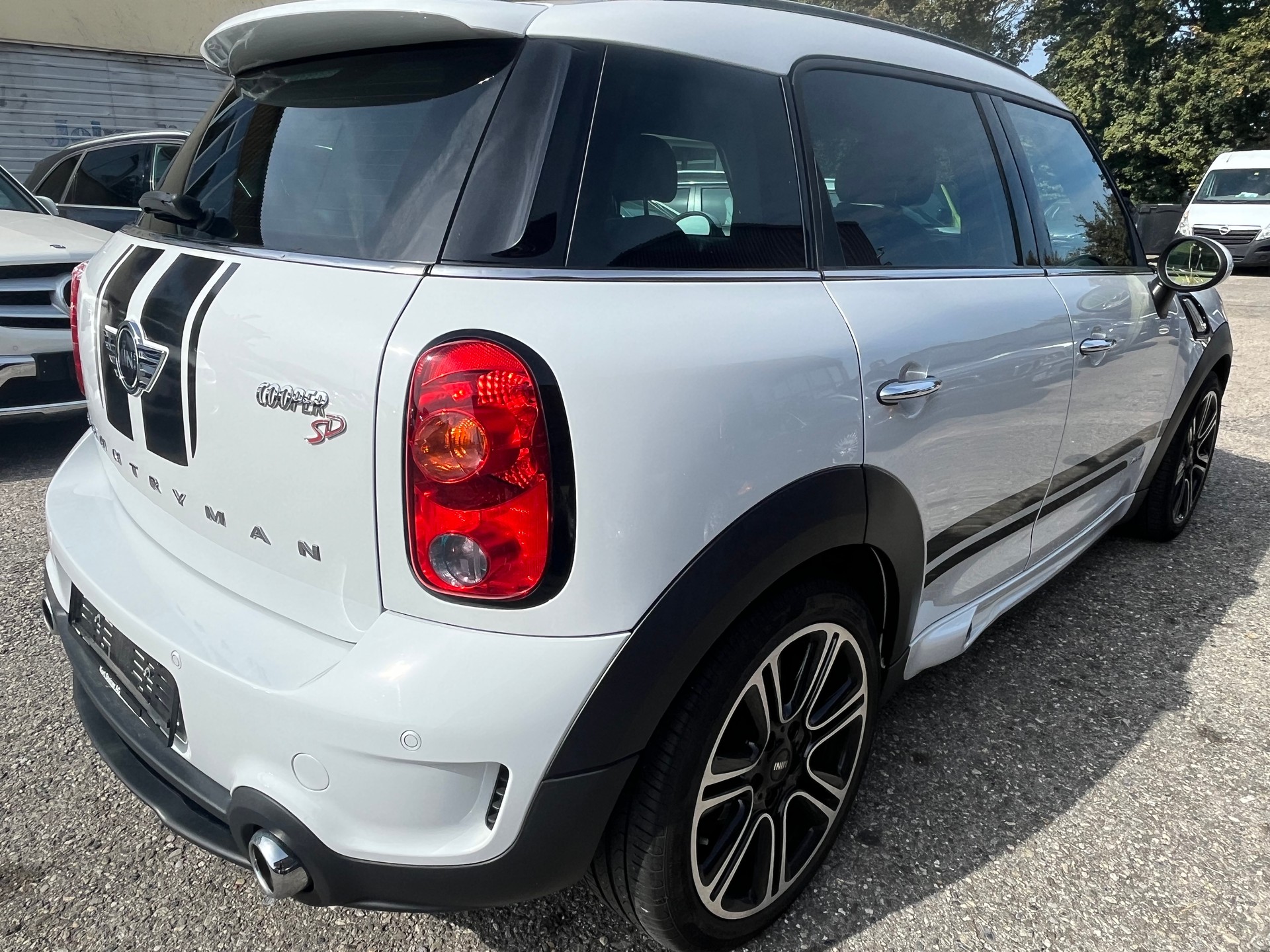MINI Countryman Cooper SD ALL4-image-4