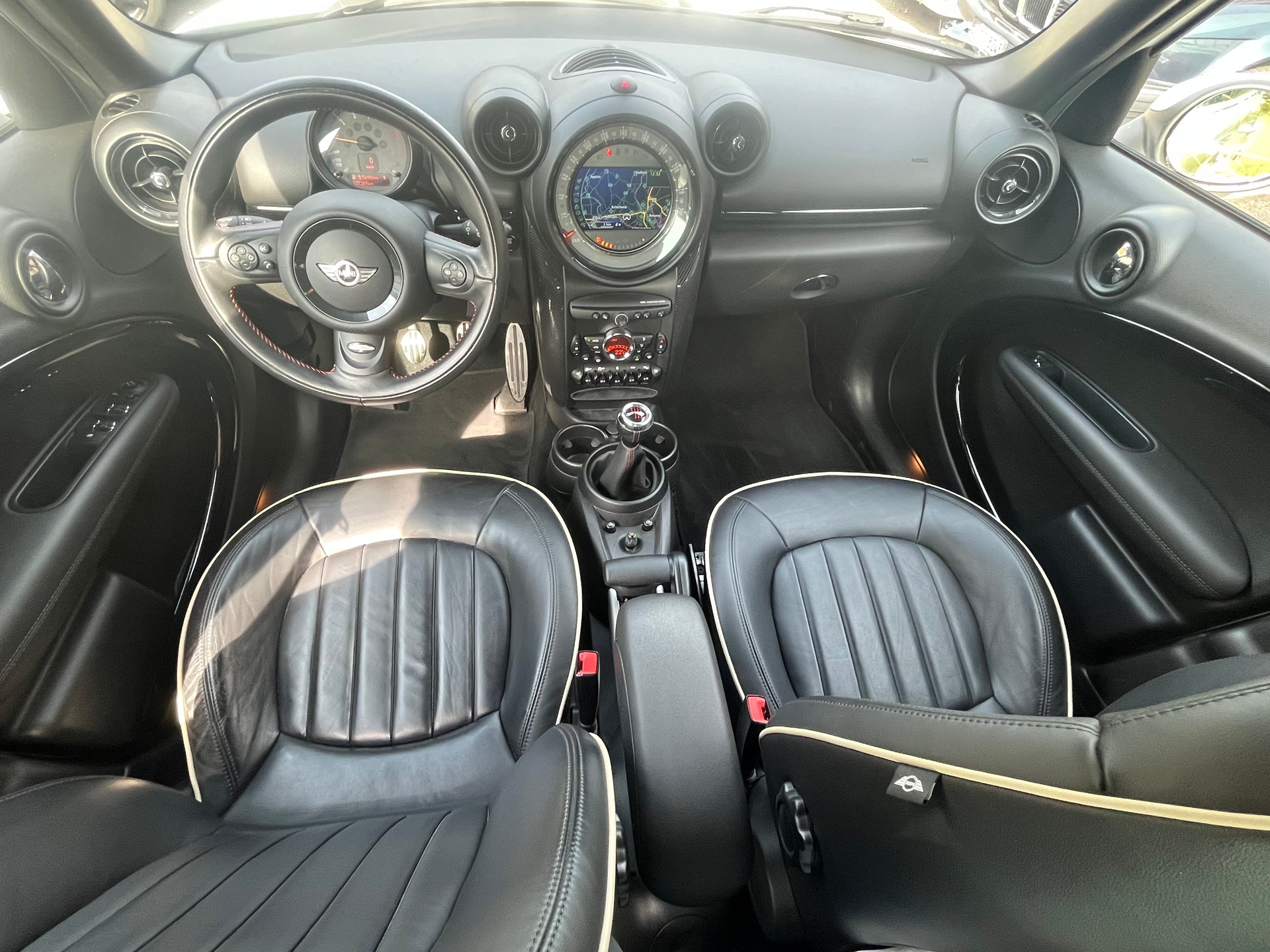 MINI Countryman Cooper SD ALL4-image-8
